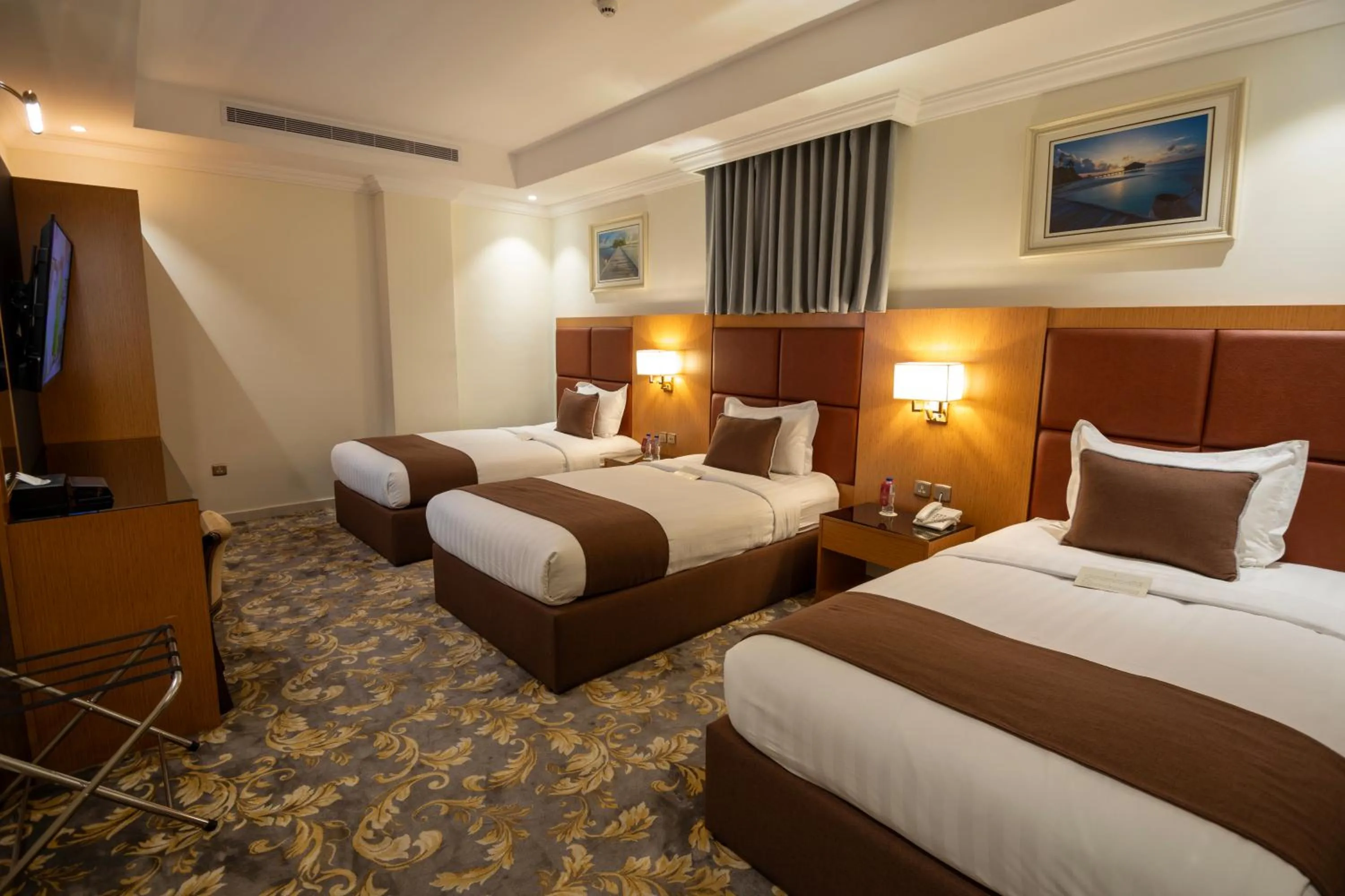 Bed in Bellevue Park Royal Hotel
