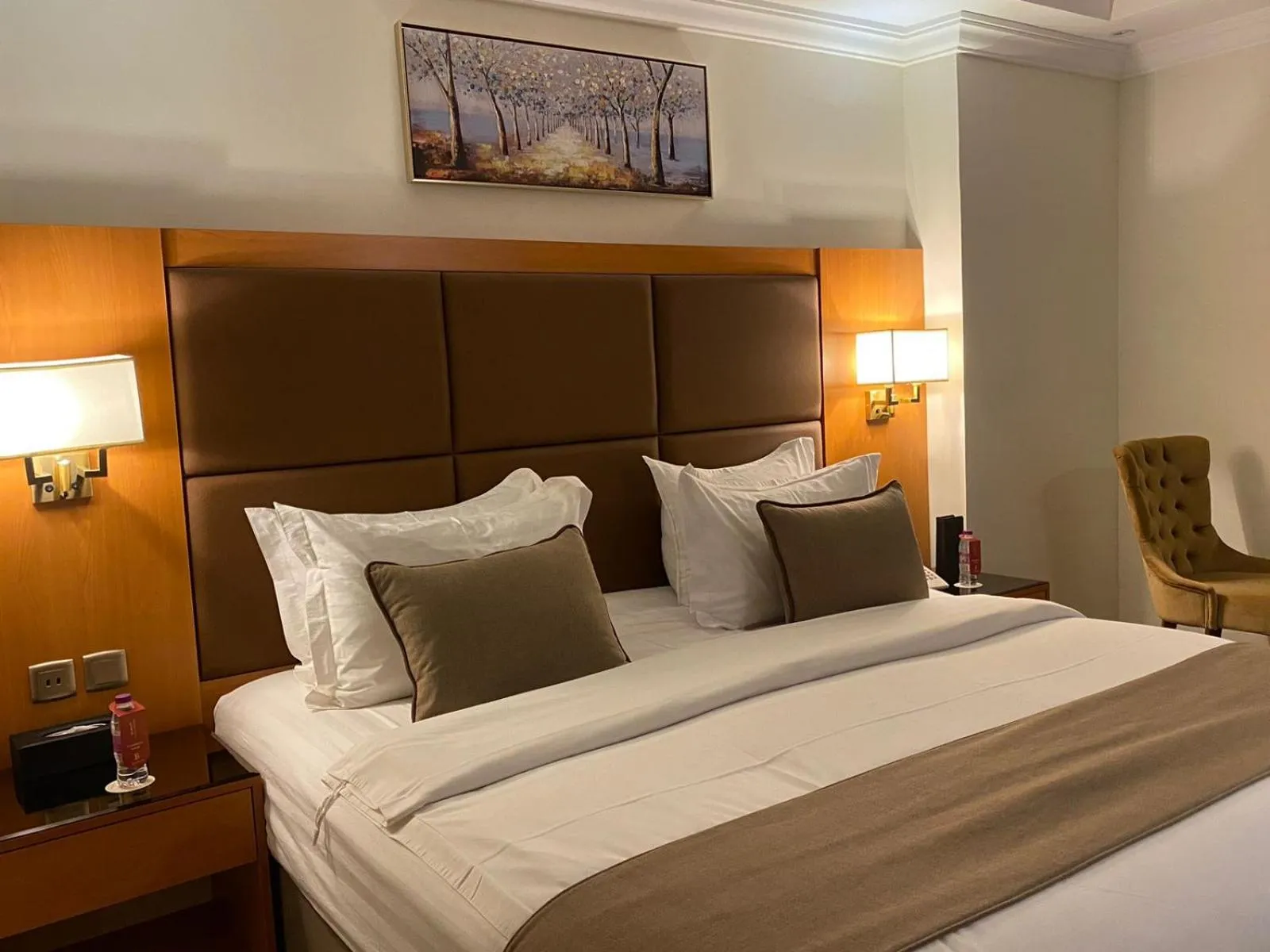 Bed in Bellevue Park Royal Hotel