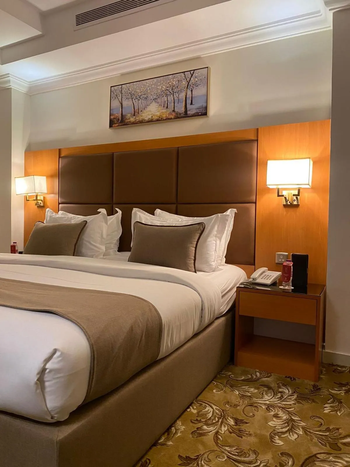Bed in Bellevue Park Royal Hotel