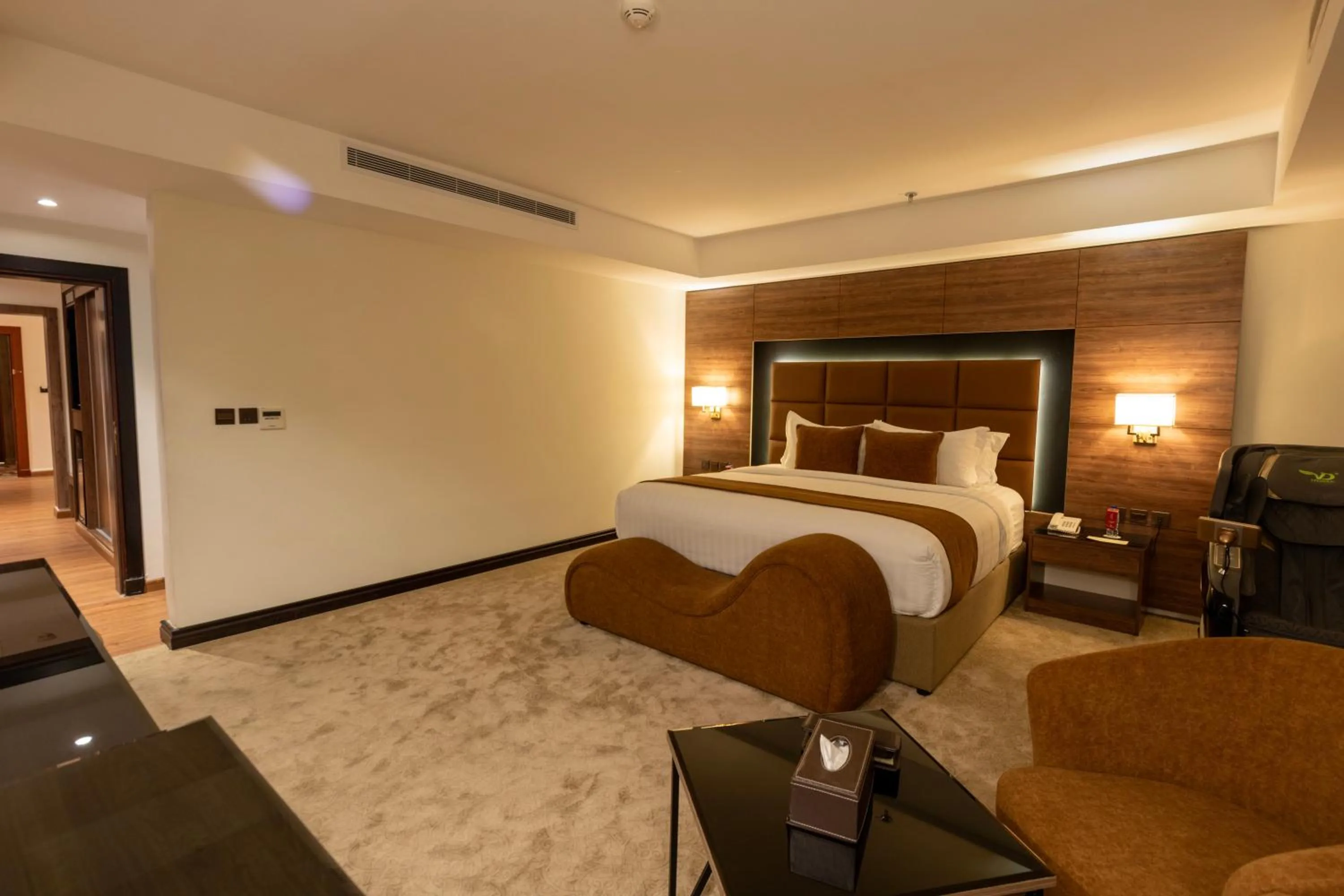 Bed in Bellevue Park Royal Hotel