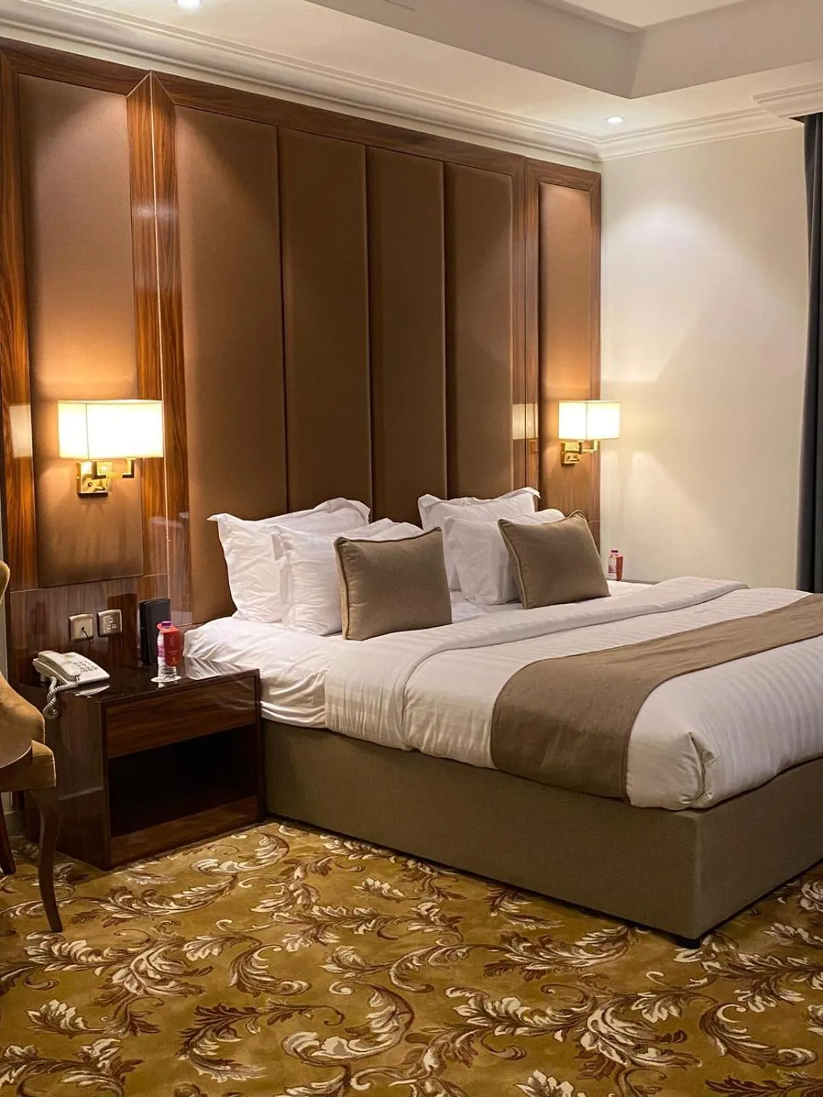 Bed in Bellevue Park Royal Hotel