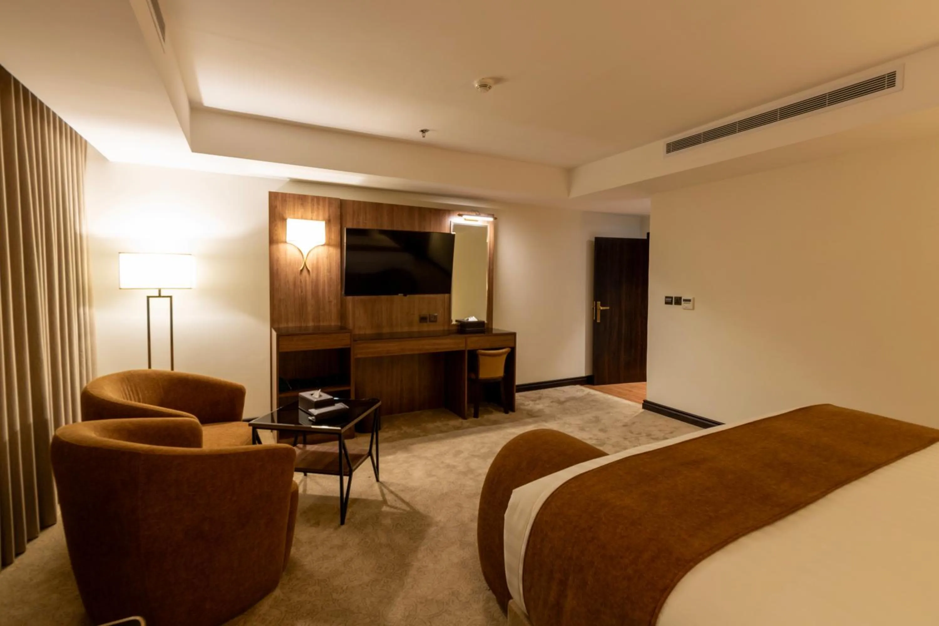 Bed in Bellevue Park Royal Hotel