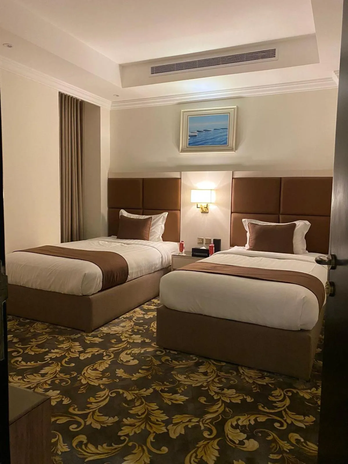Bed in Bellevue Park Royal Hotel