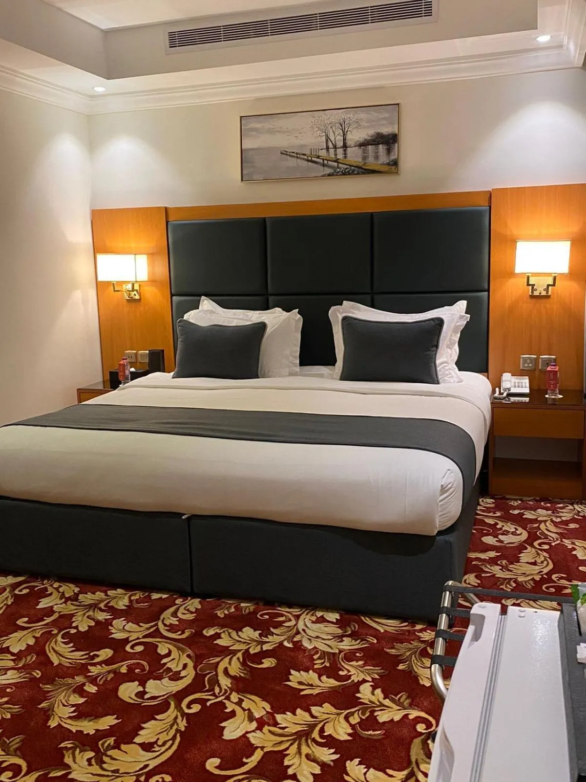 Bed in Bellevue Park Royal Hotel