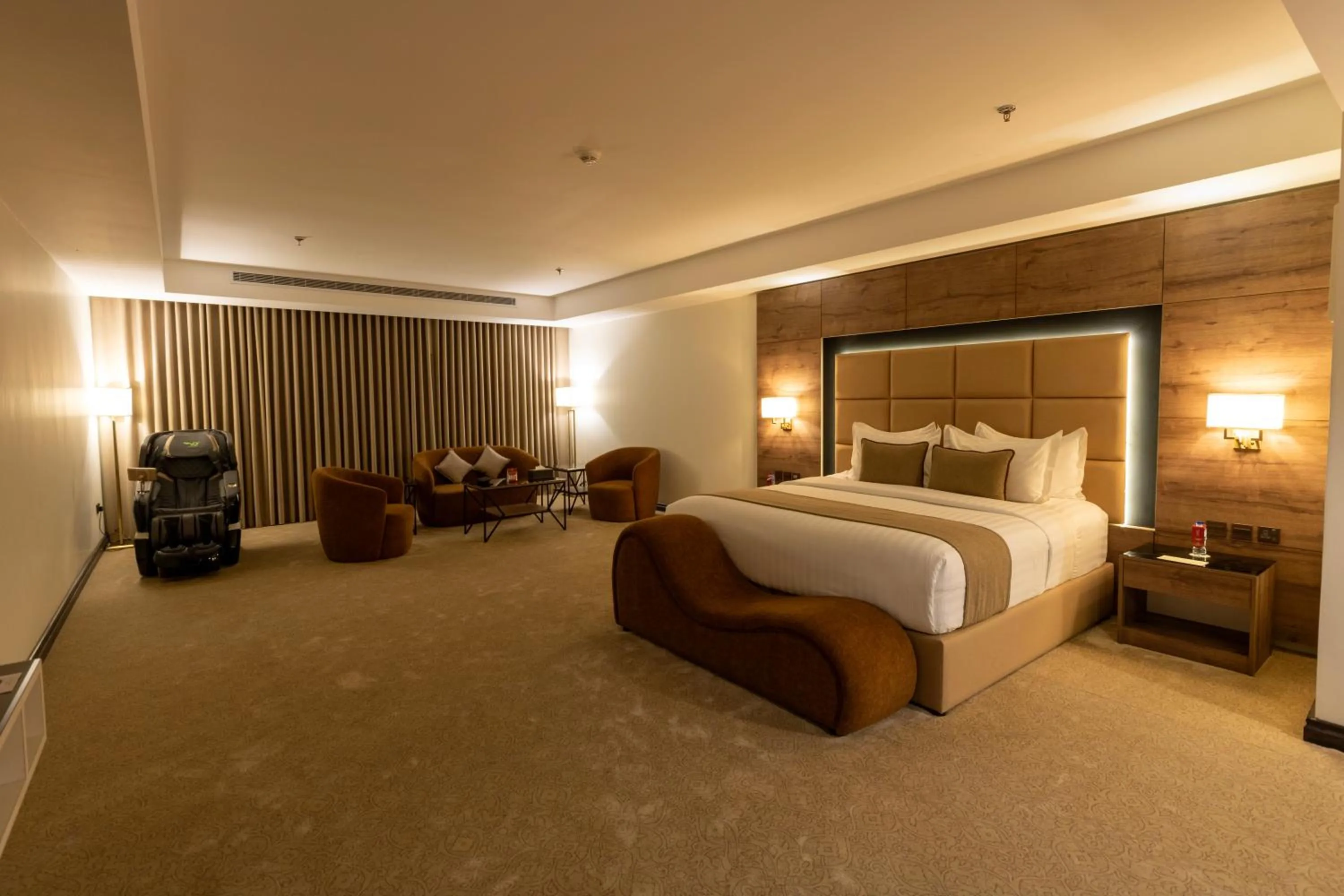 Bed in Bellevue Park Royal Hotel