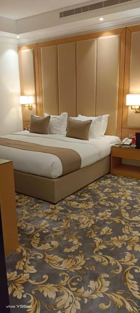 Bed in Bellevue Park Royal Hotel