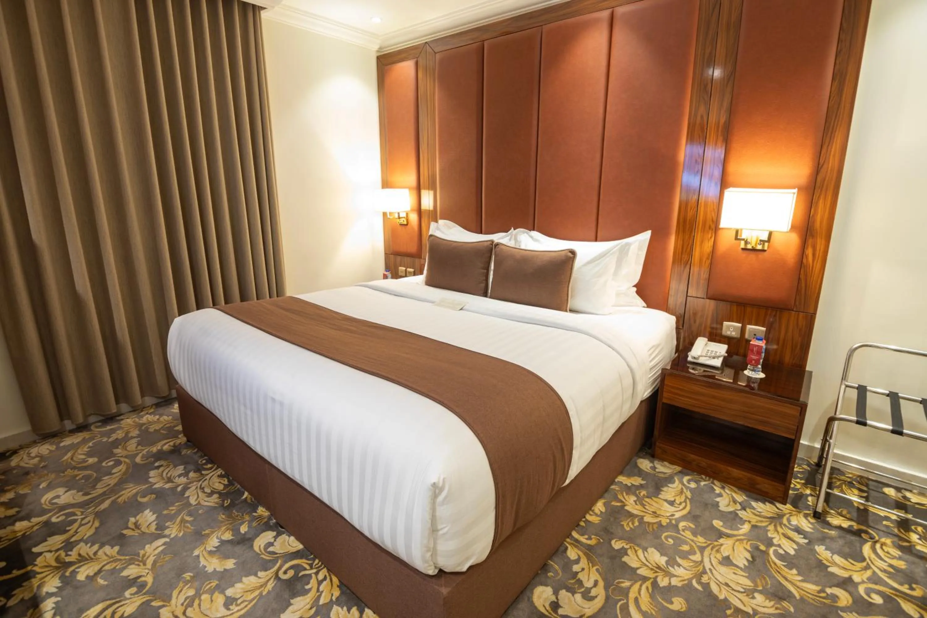 Bed in Bellevue Park Royal Hotel