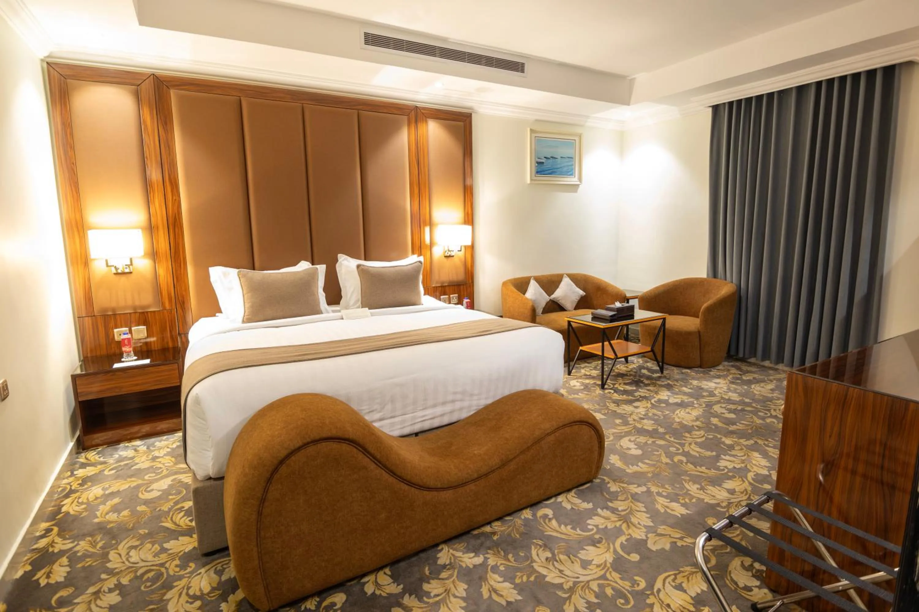 Bed in Bellevue Park Royal Hotel