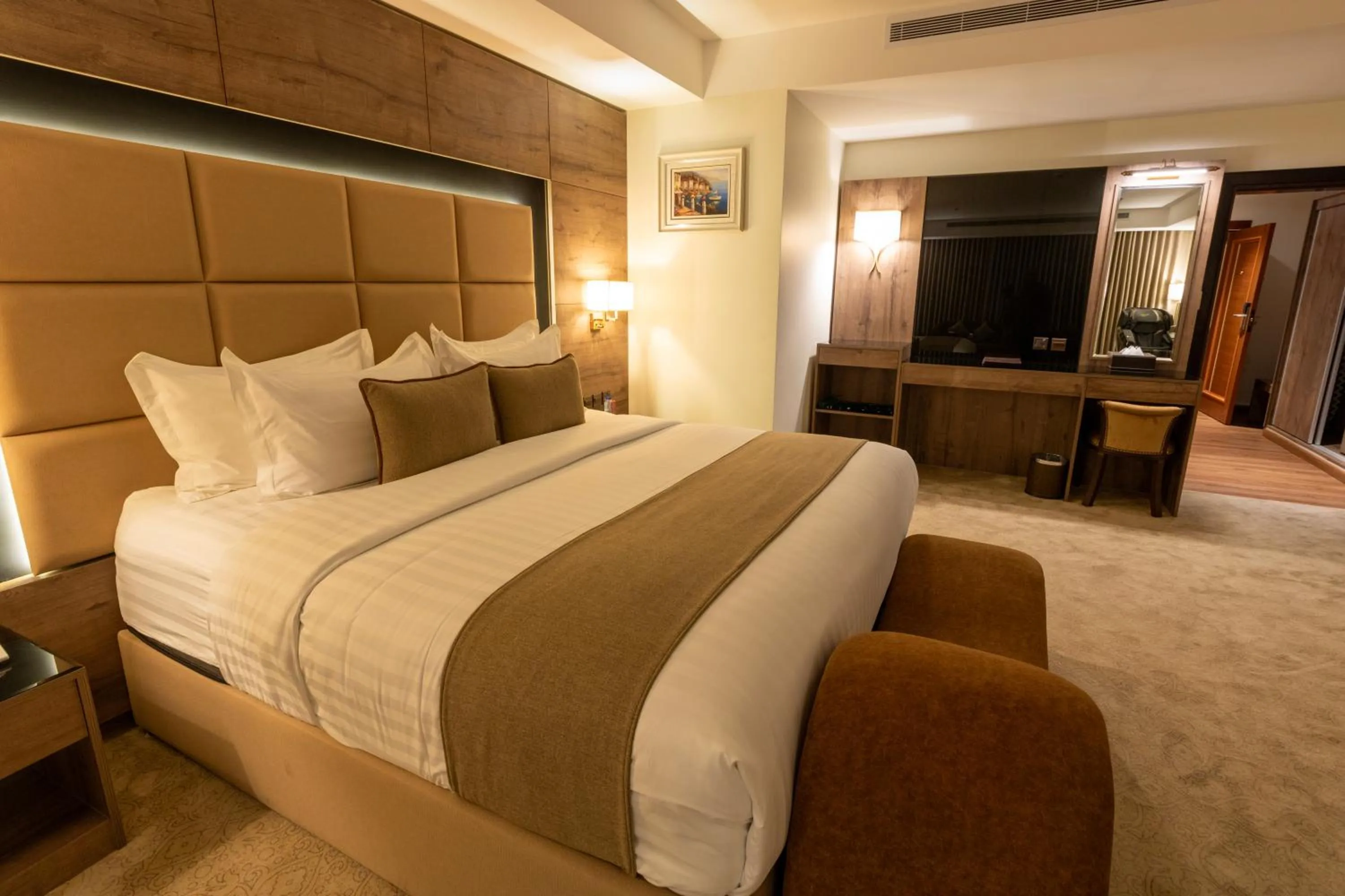 Bed in Bellevue Park Royal Hotel