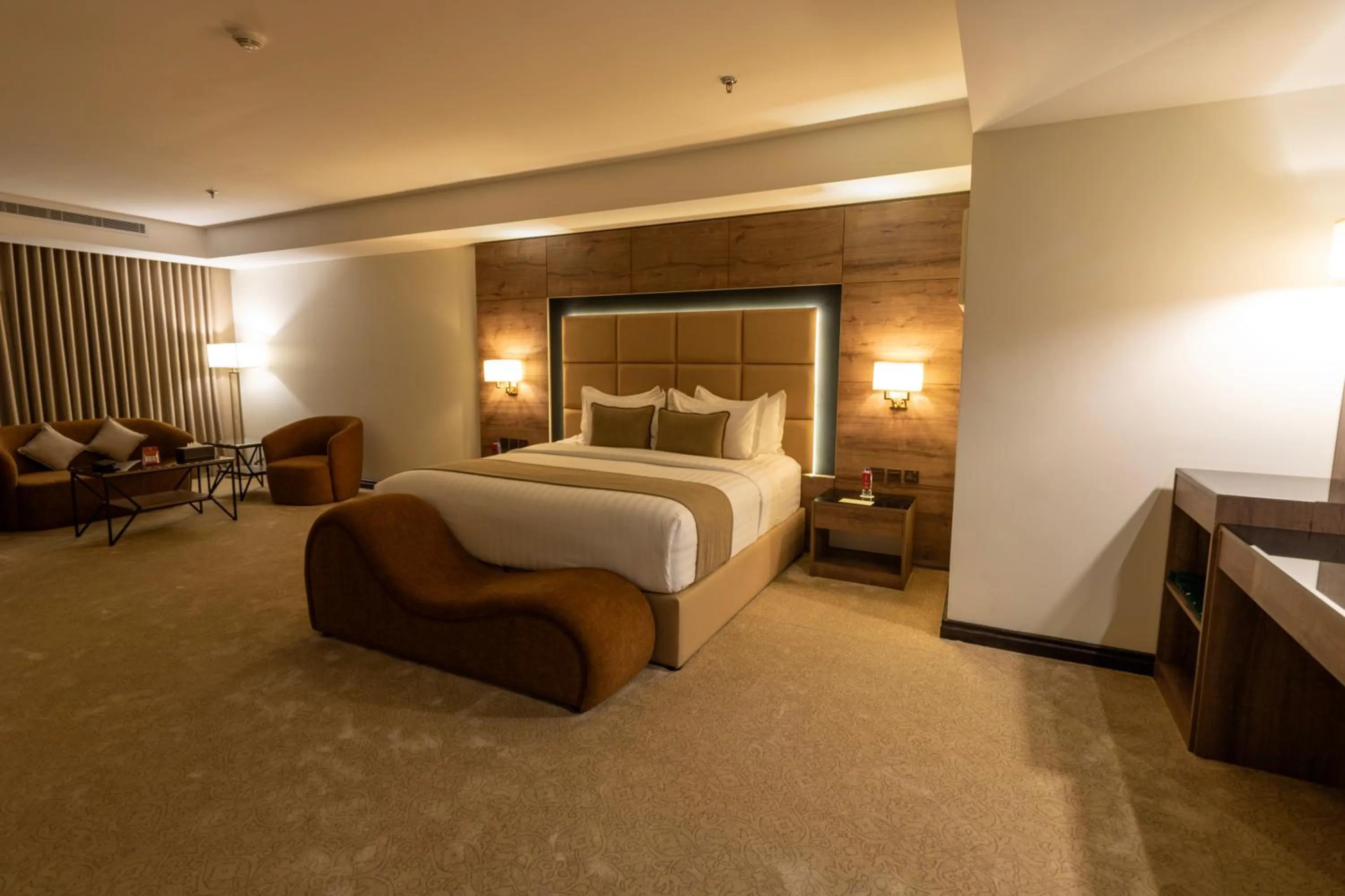Bed in Bellevue Park Royal Hotel