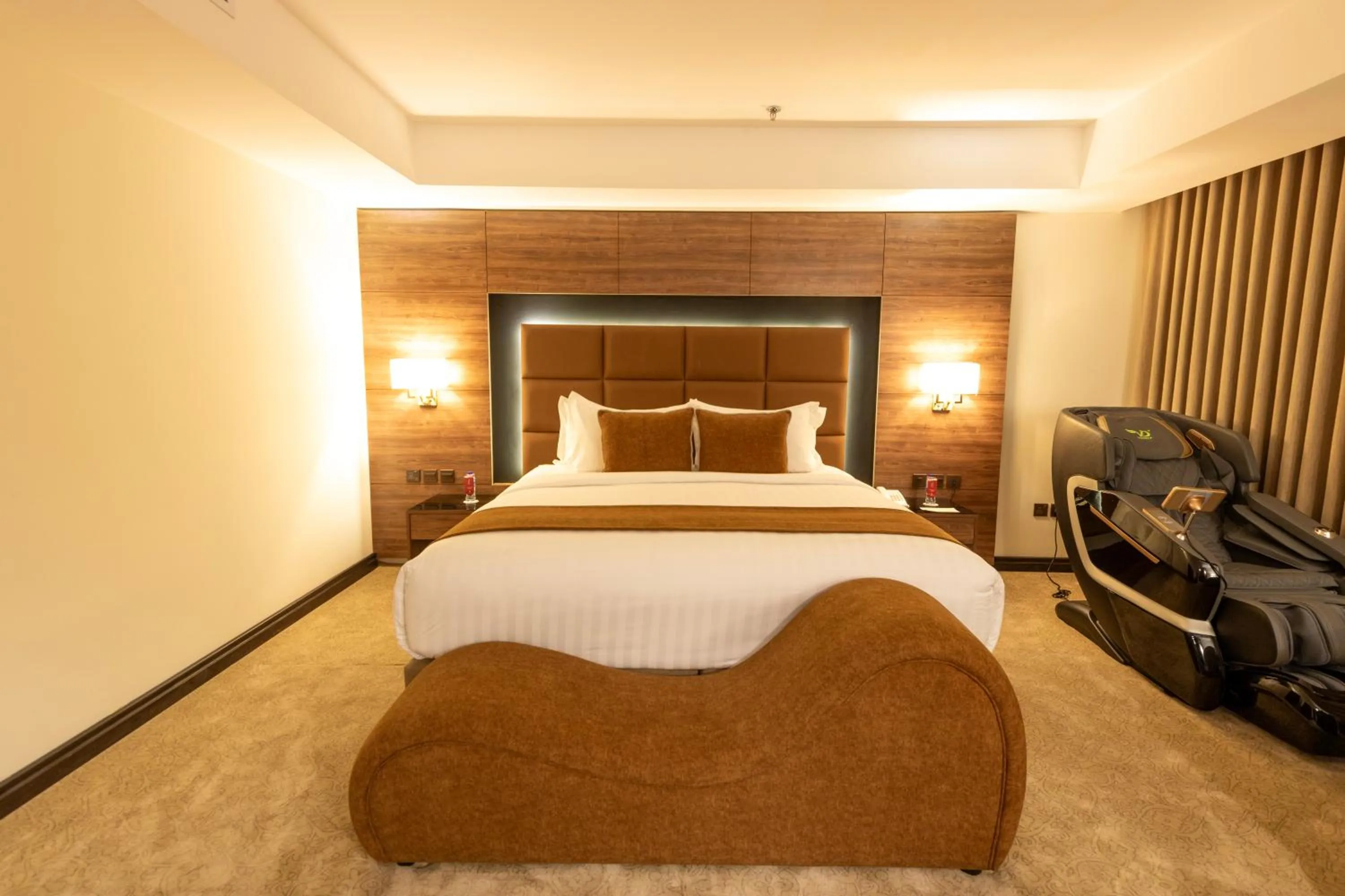 Bed in Bellevue Park Royal Hotel