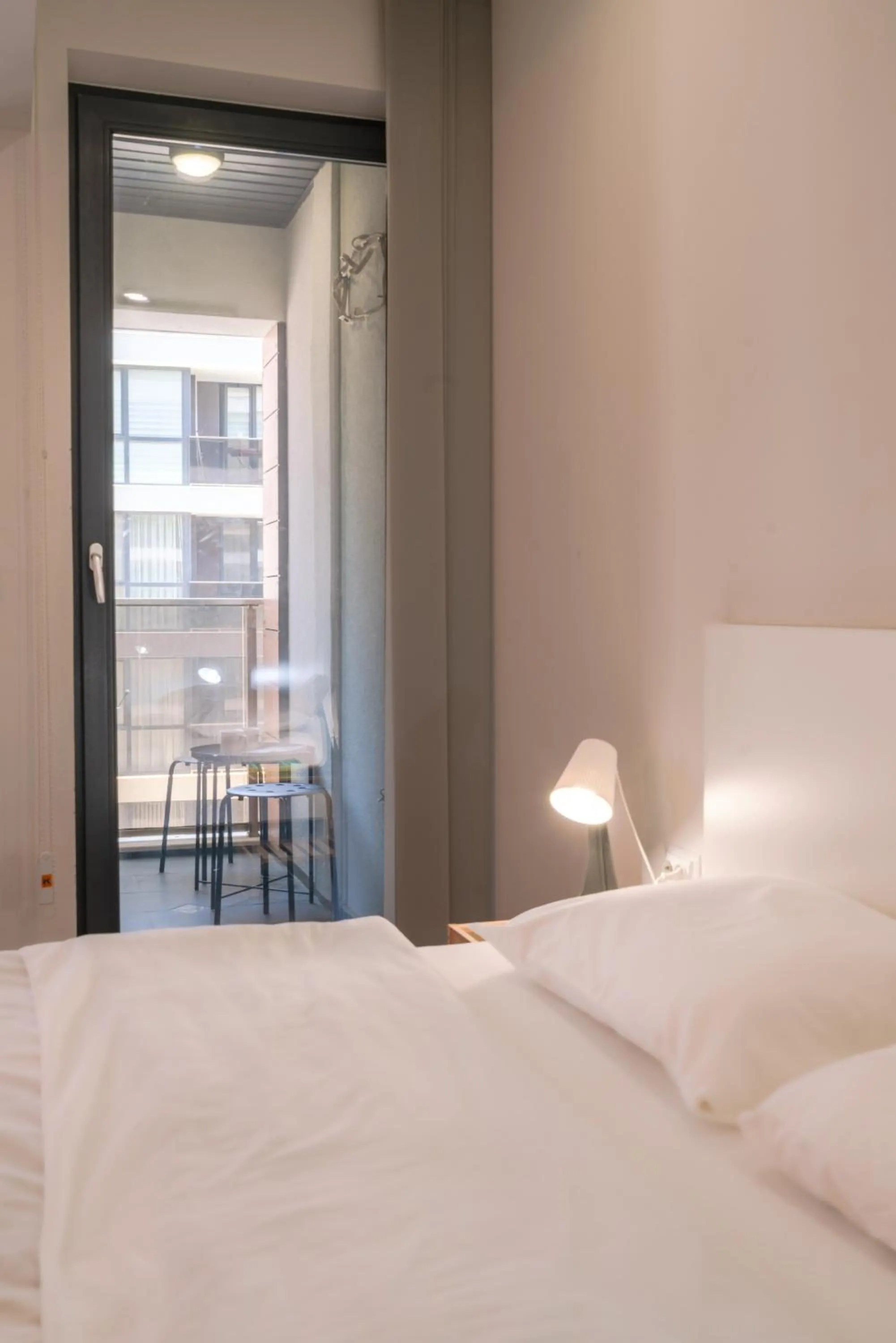 Bed in Bright Studio in the City Center
