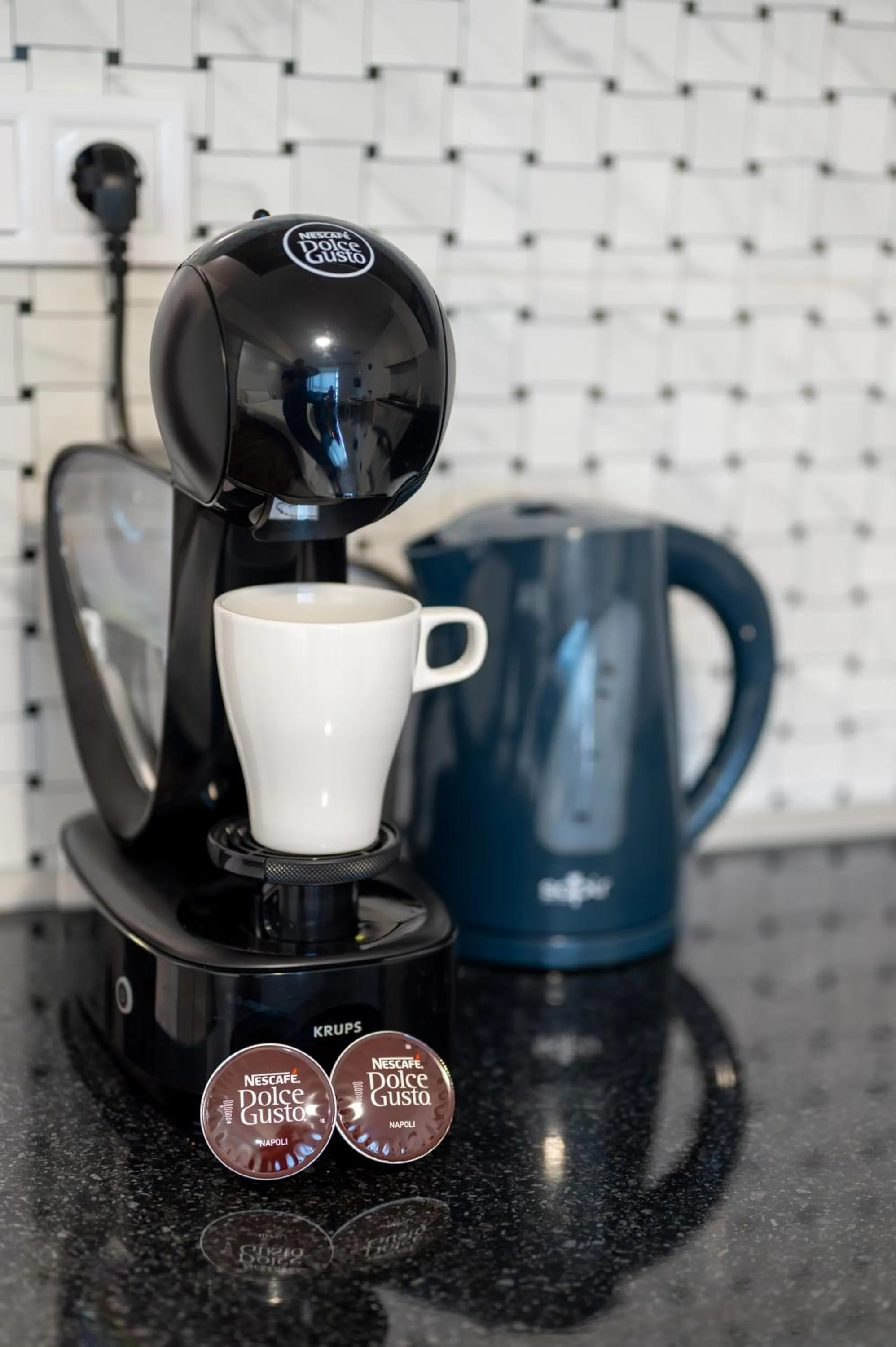 Coffee/tea facilities in Bright Studio in the City Center