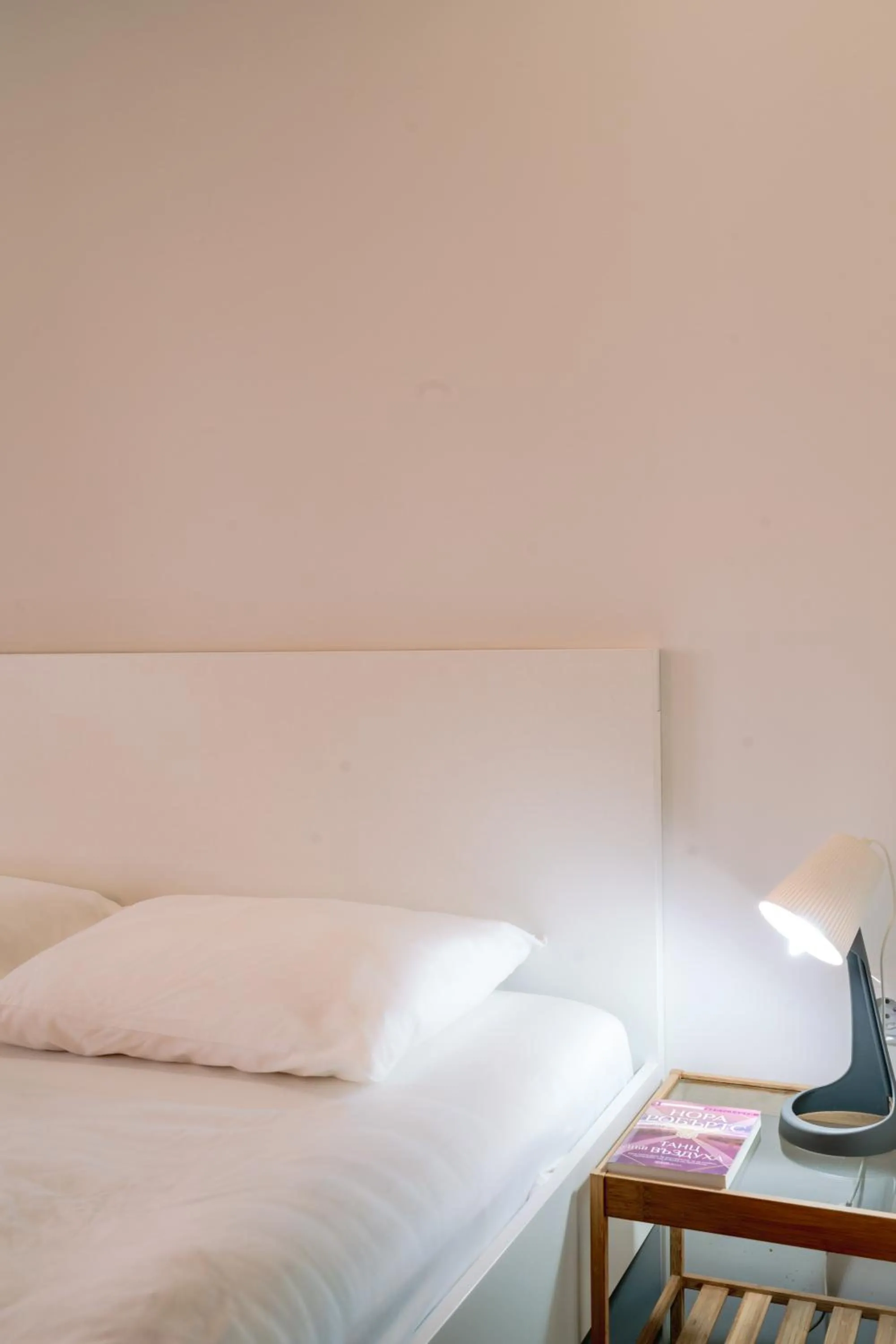 Bed in Bright Studio in the City Center
