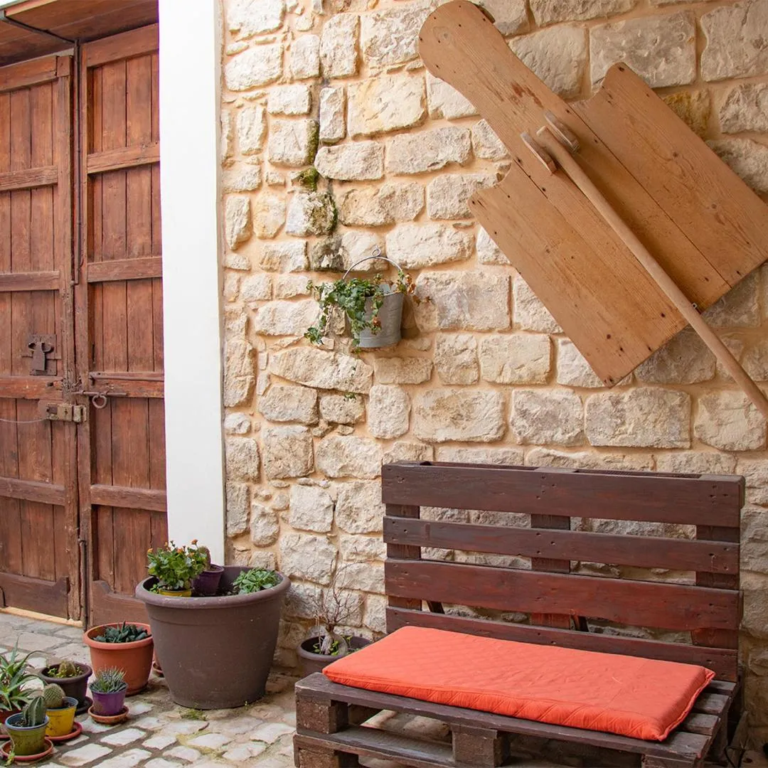 Communal lounge/ TV room in Il Cortile 1940
