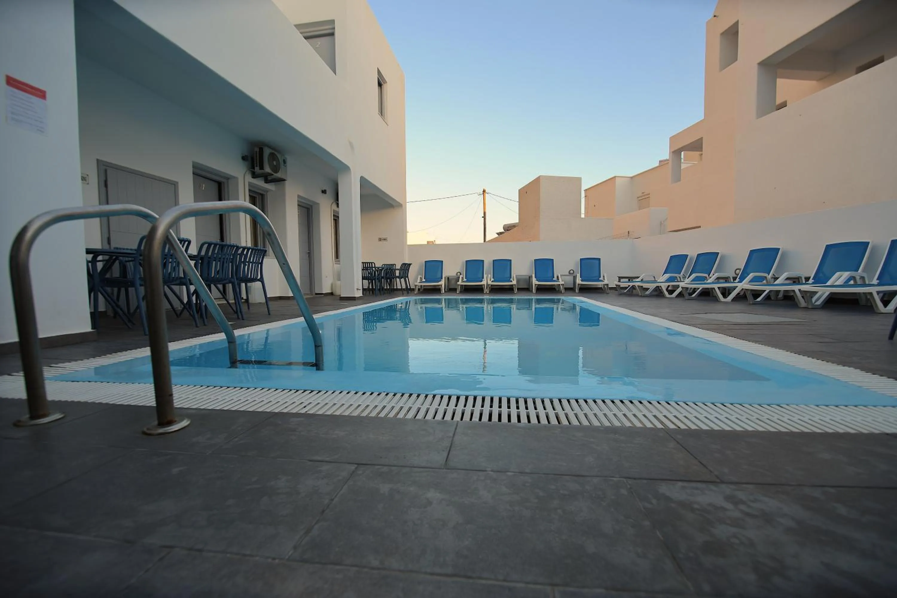 Swimming pool in Dodomar Selections