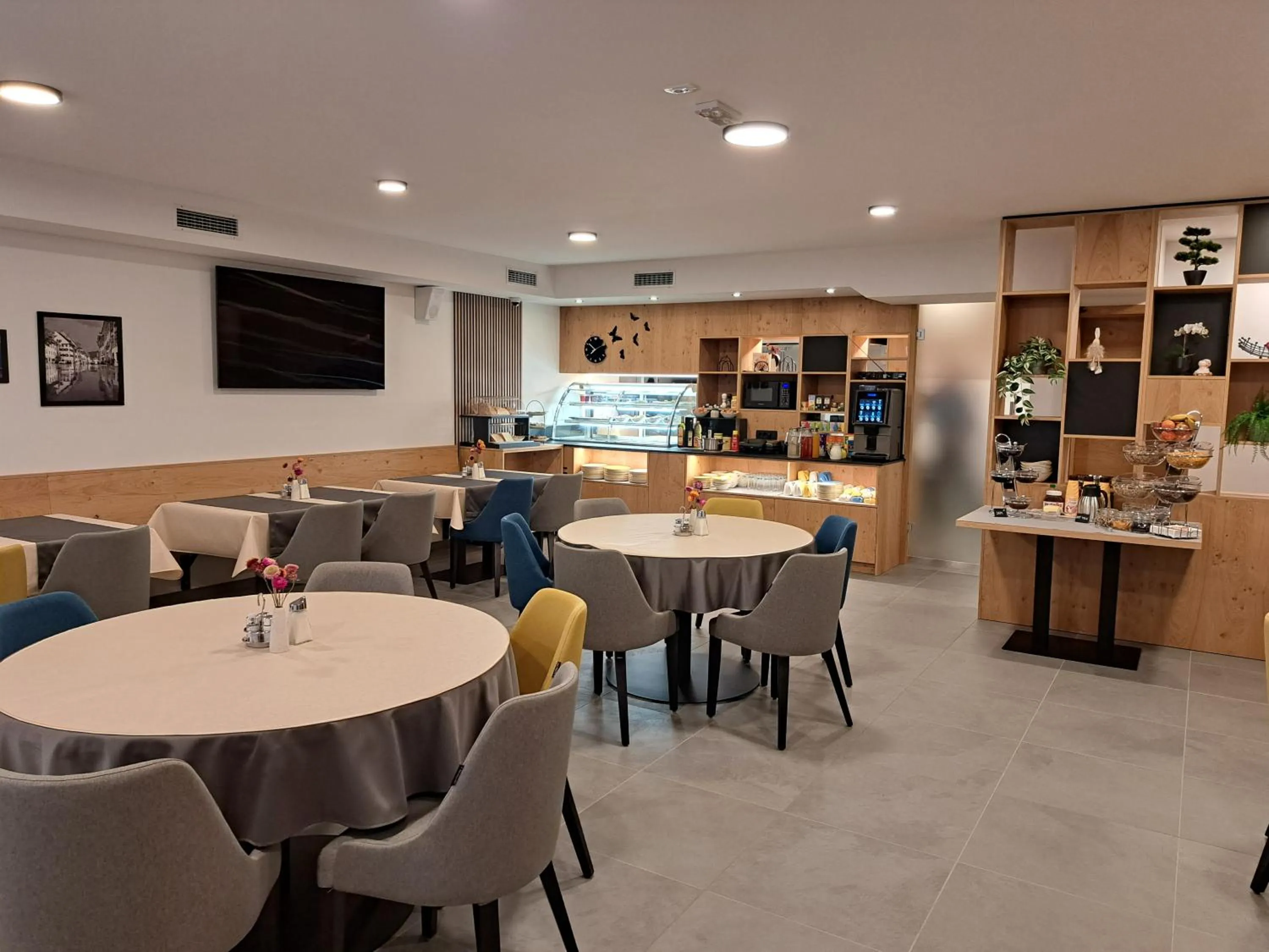 Restaurant/places to eat in Boutique Hotel Vila Loka