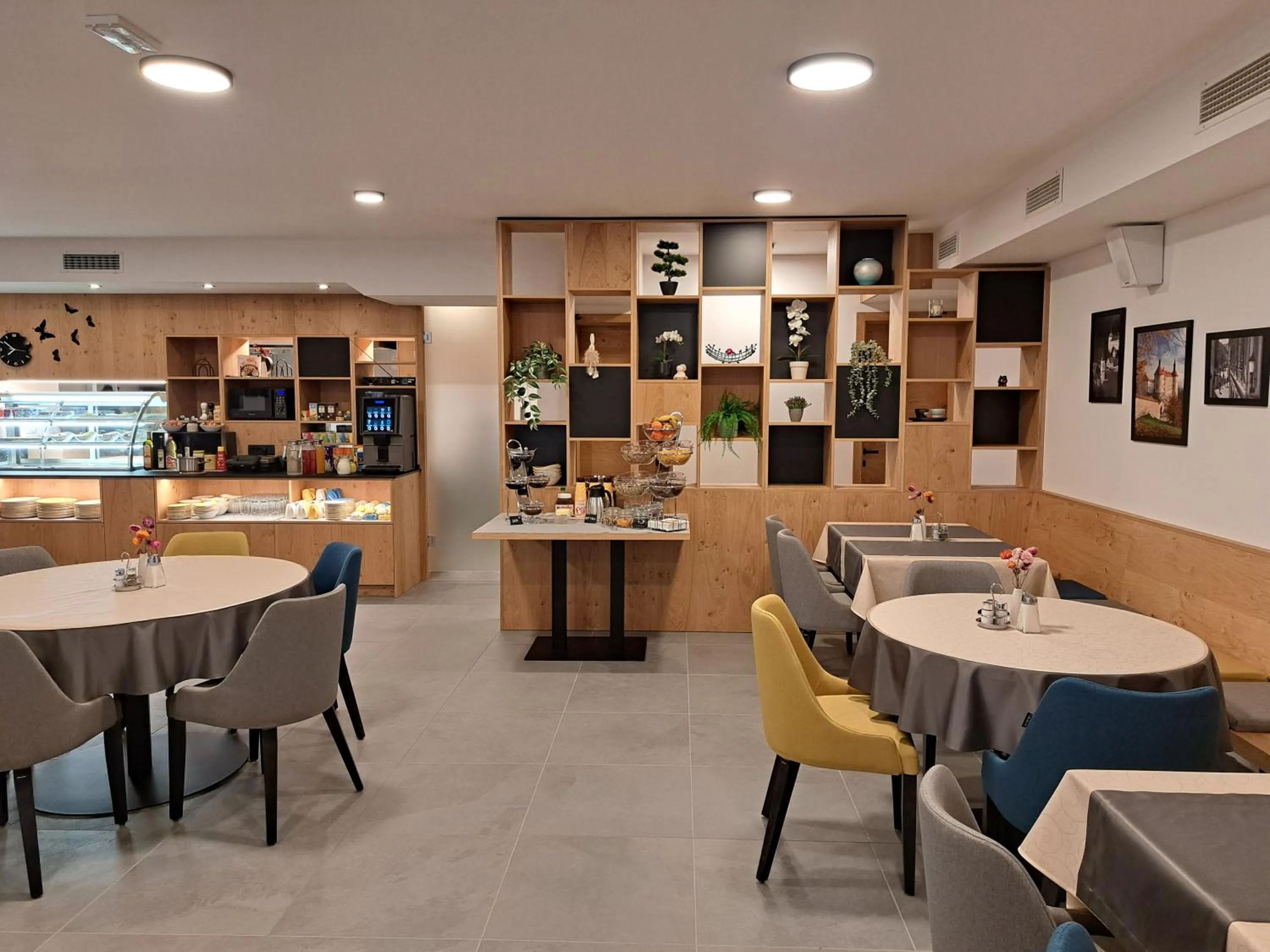 Restaurant/places to eat in Boutique Hotel Vila Loka