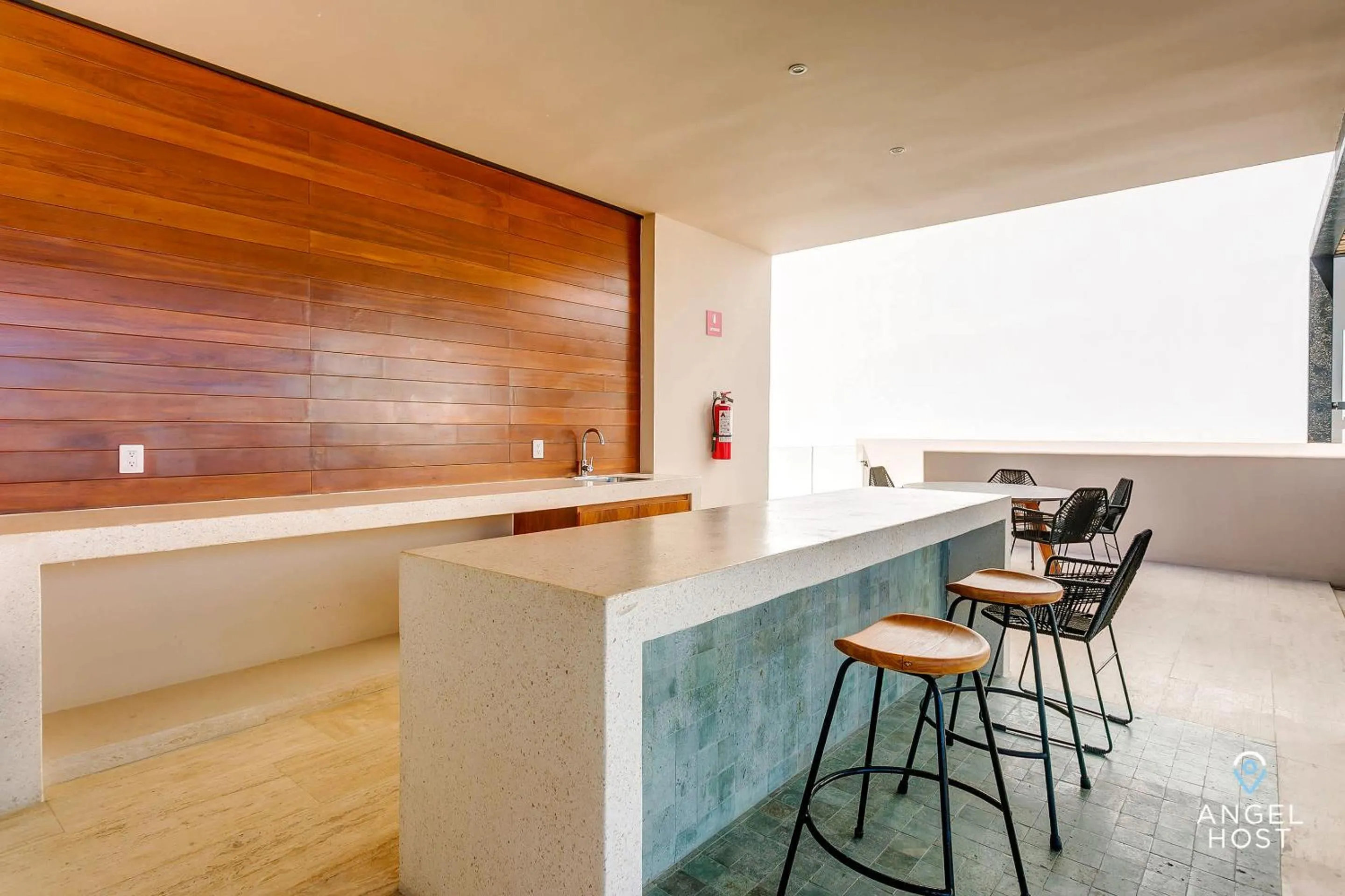Seating area in NEW Downtown Stay with Oceanview Roof Pool and Gym plus Cafe