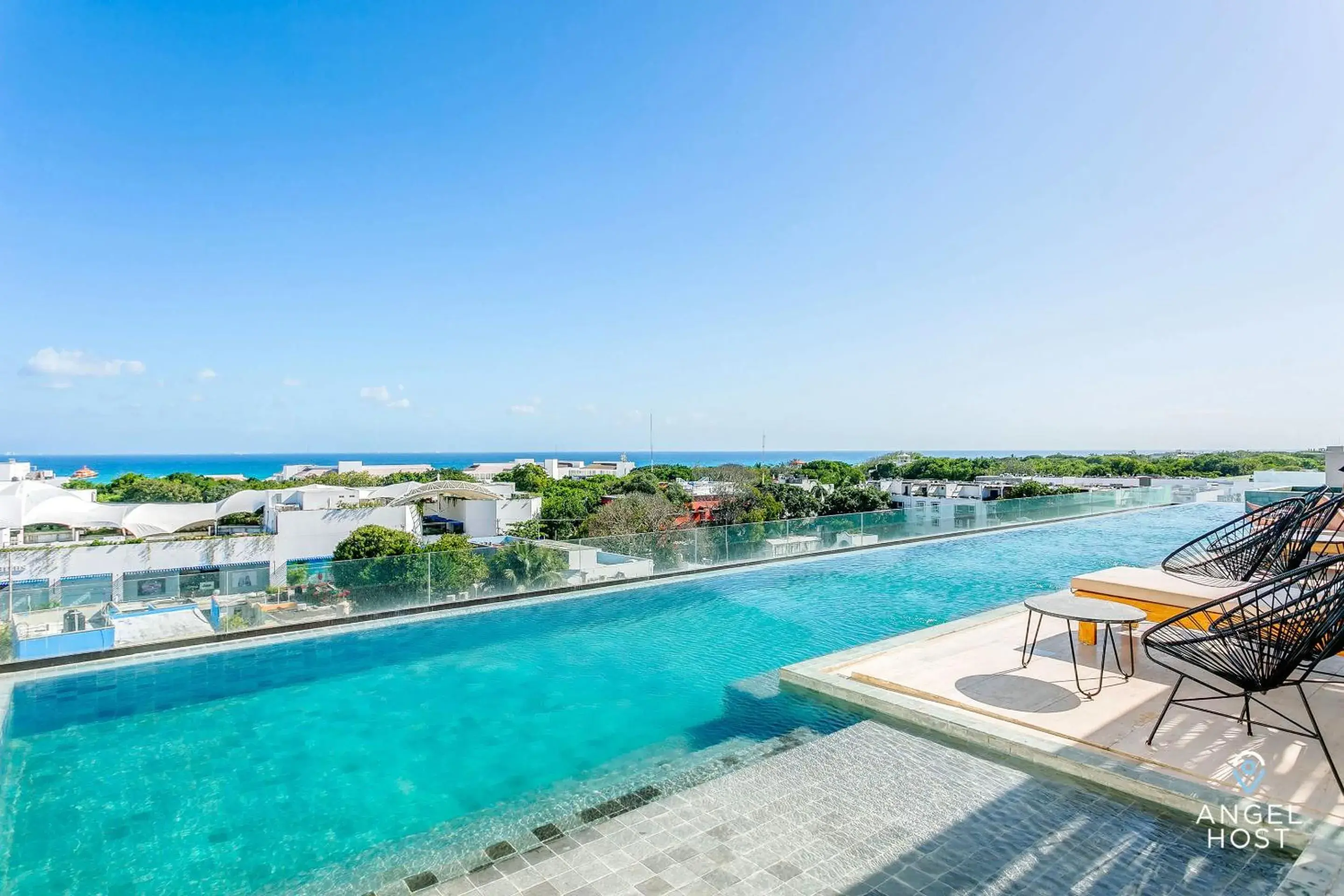 NEW Downtown Stay with Oceanview Roof Pool and Gym plus Cafe NEW Downtown Stay with Oceanview Roof Pool and Gym plus Cafe