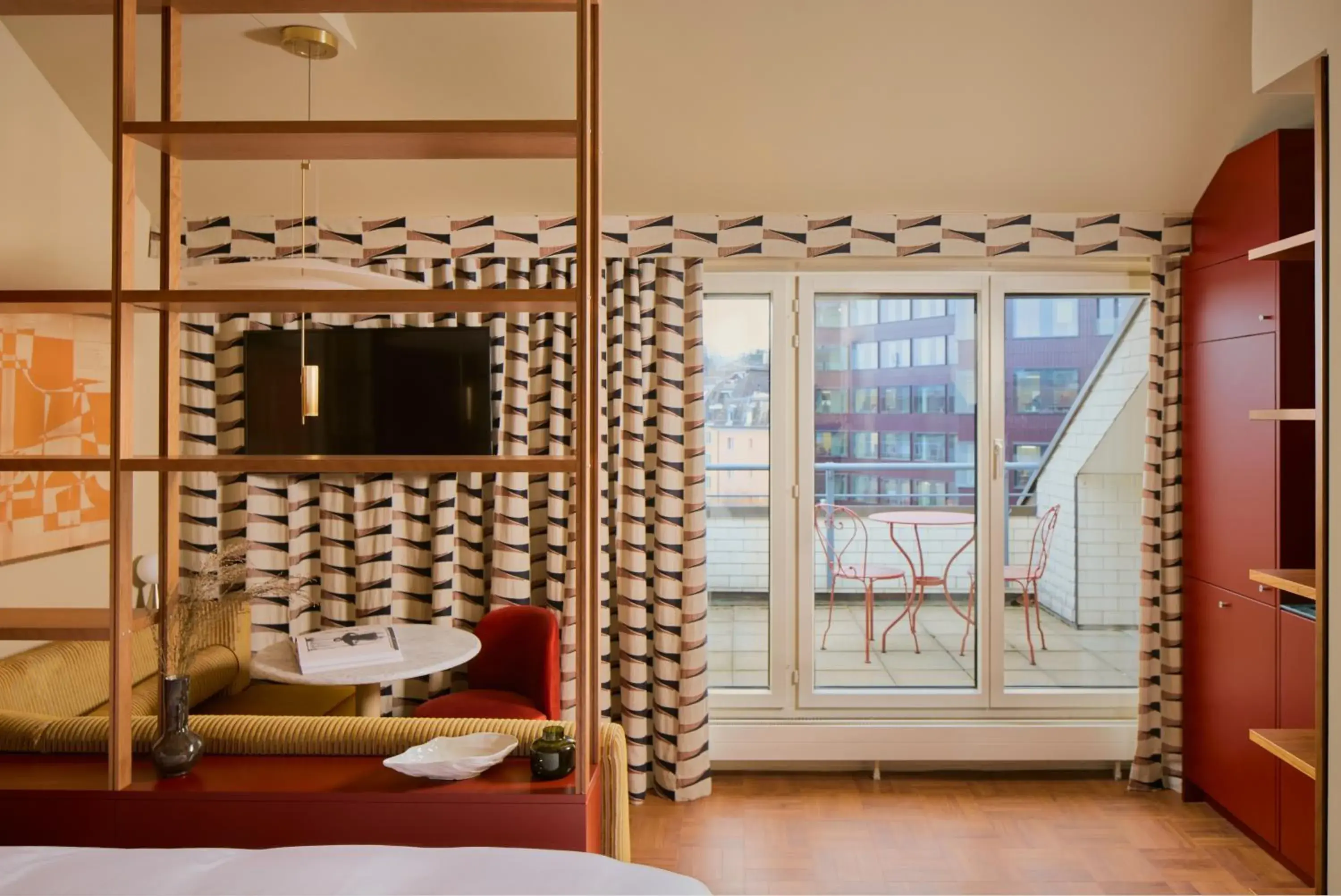 TV and multimedia, Bed in Locke am Platz Zurich TV and multimedia, Bed in Locke am Platz Zurich
