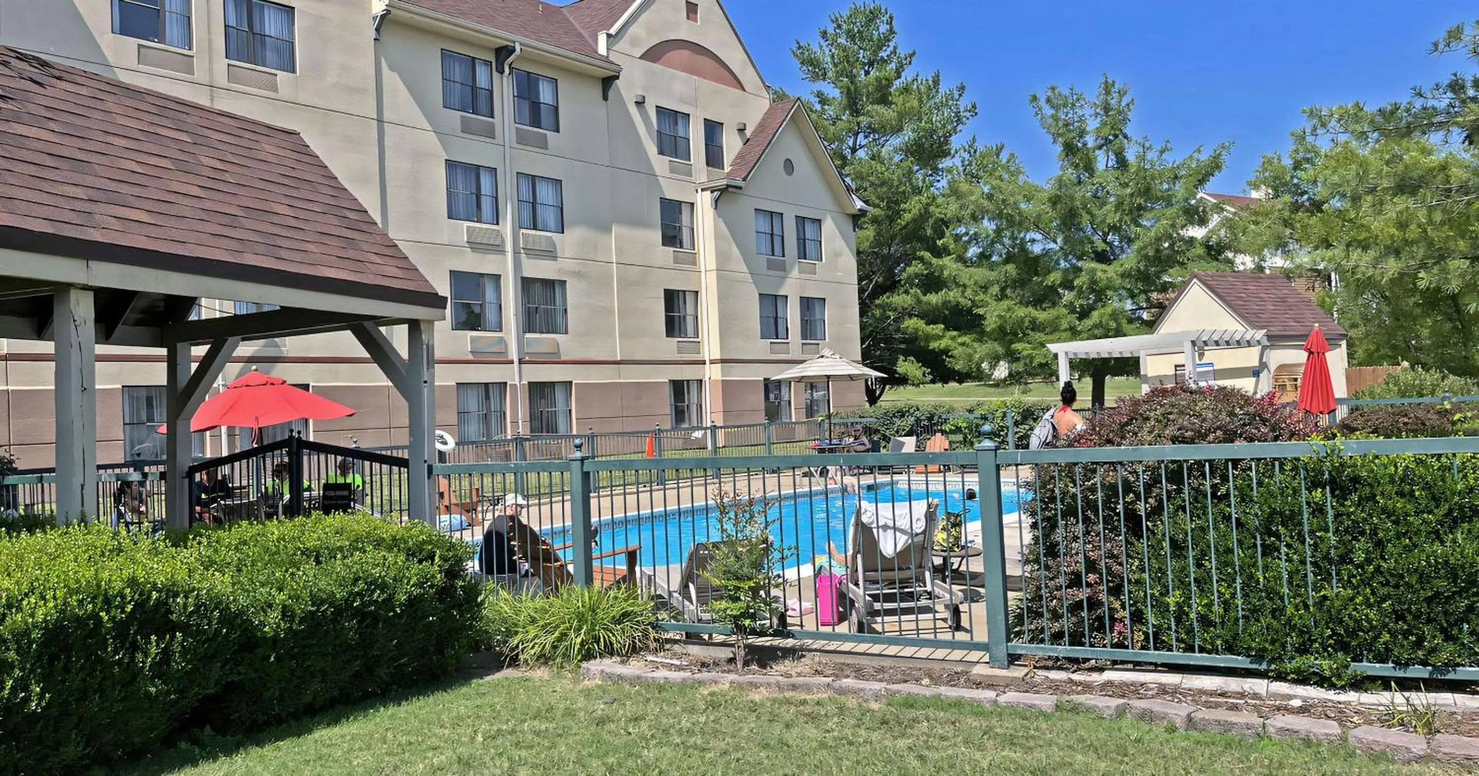 Swimming pool in Branson Hillside Hotel