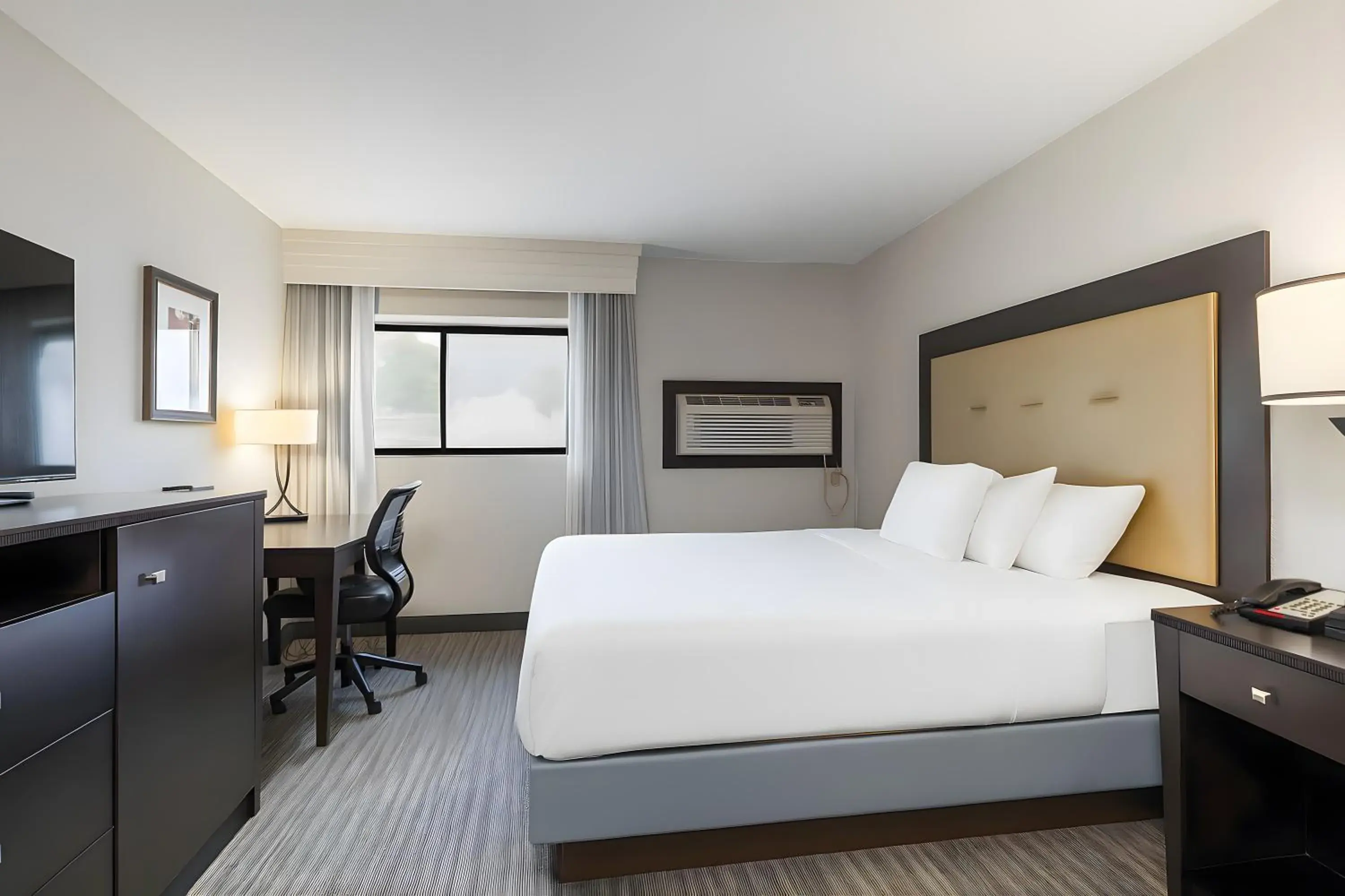 Bed in Branson Hillside Hotel Bed in Branson Hillside Hotel