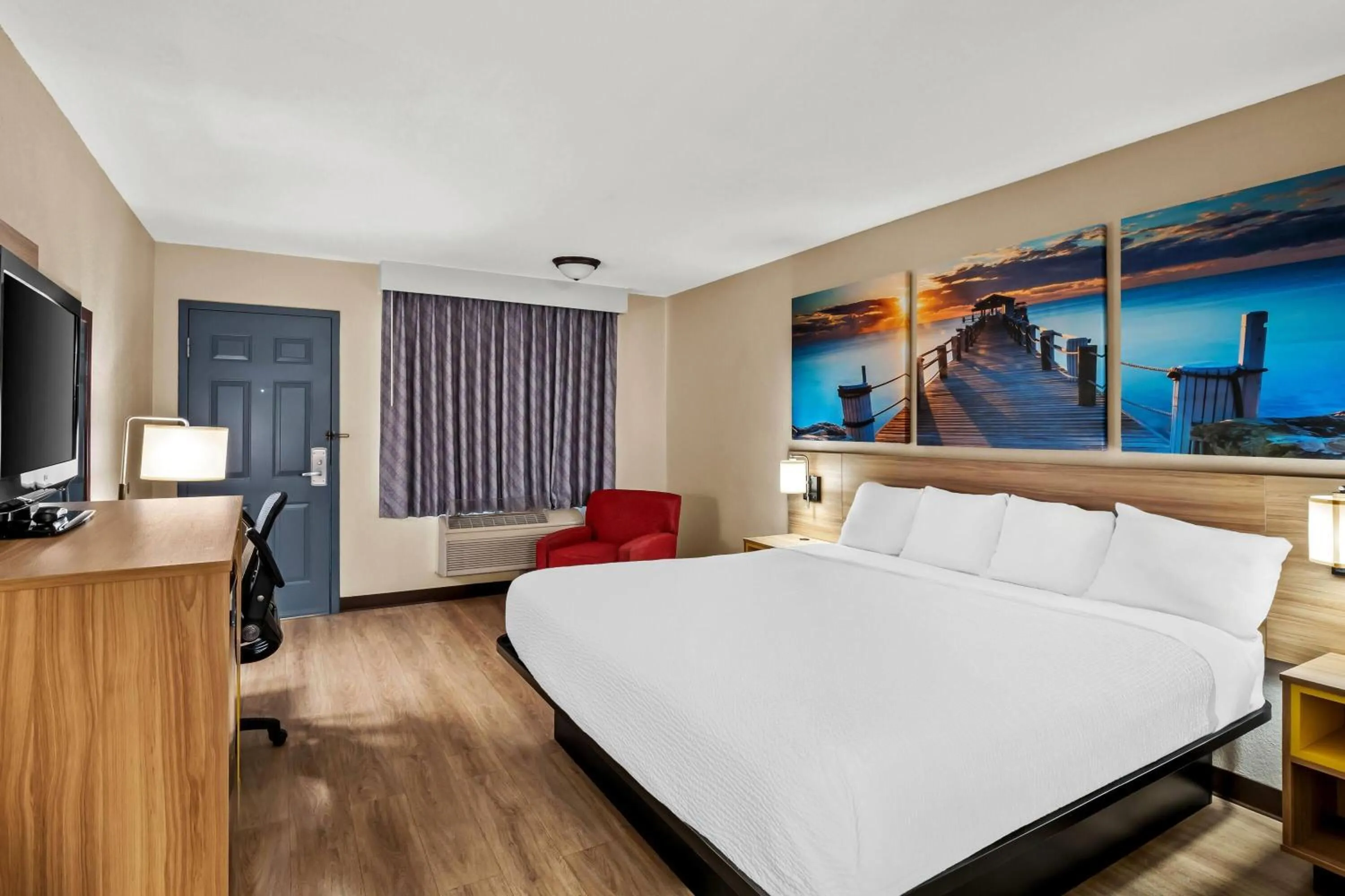 Bed in Days Inn by Wyndham Whitmore Lake Near Ann Arbor And Brighton