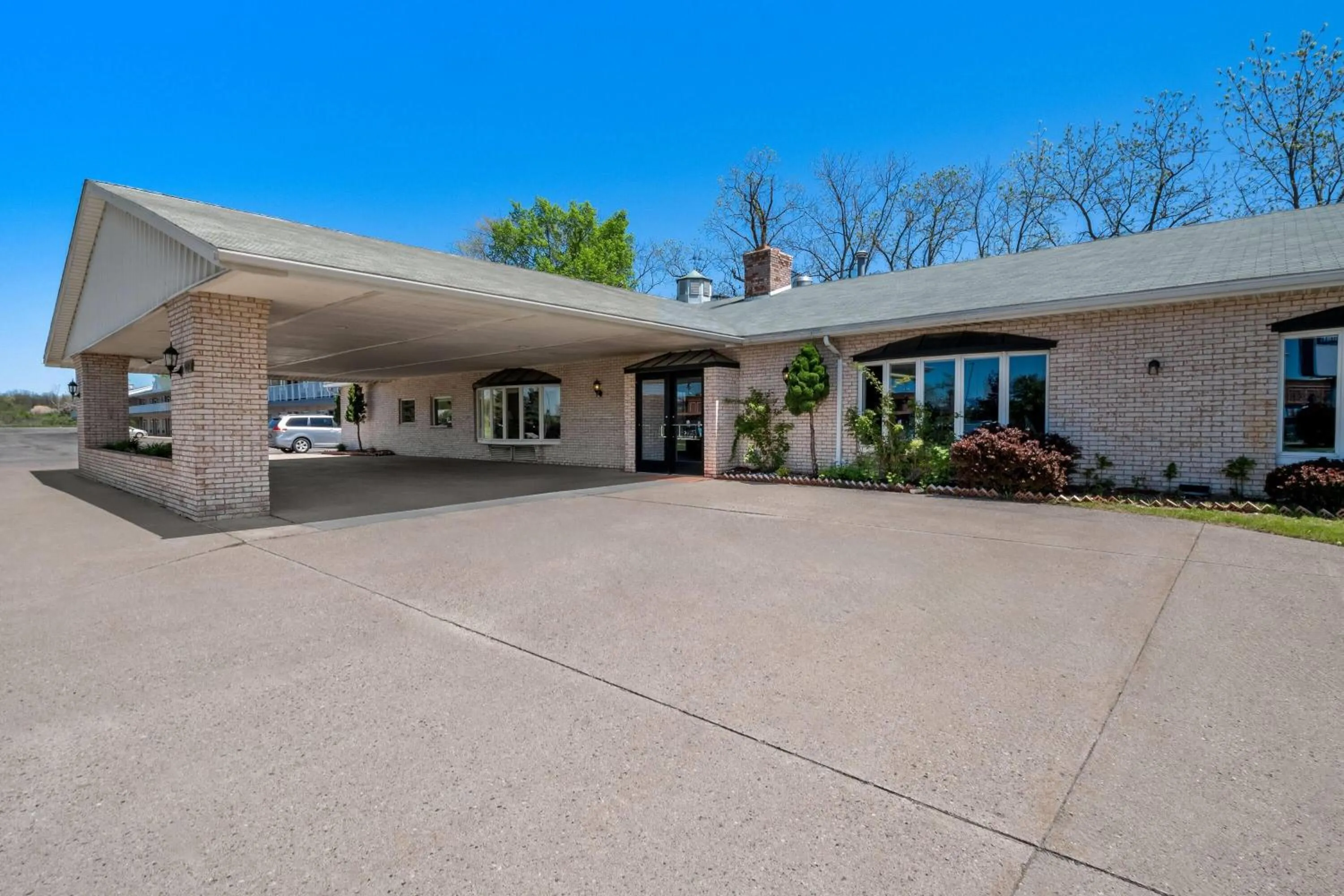 Property building in Days Inn by Wyndham Whitmore Lake Near Ann Arbor And Brighton