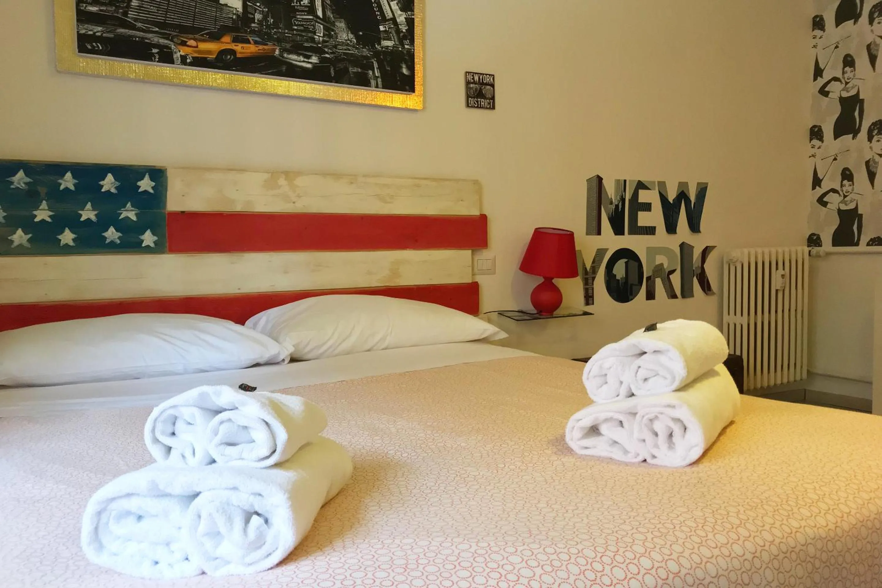 Photo of the whole room, Bed in Jet Lag Guesthouse