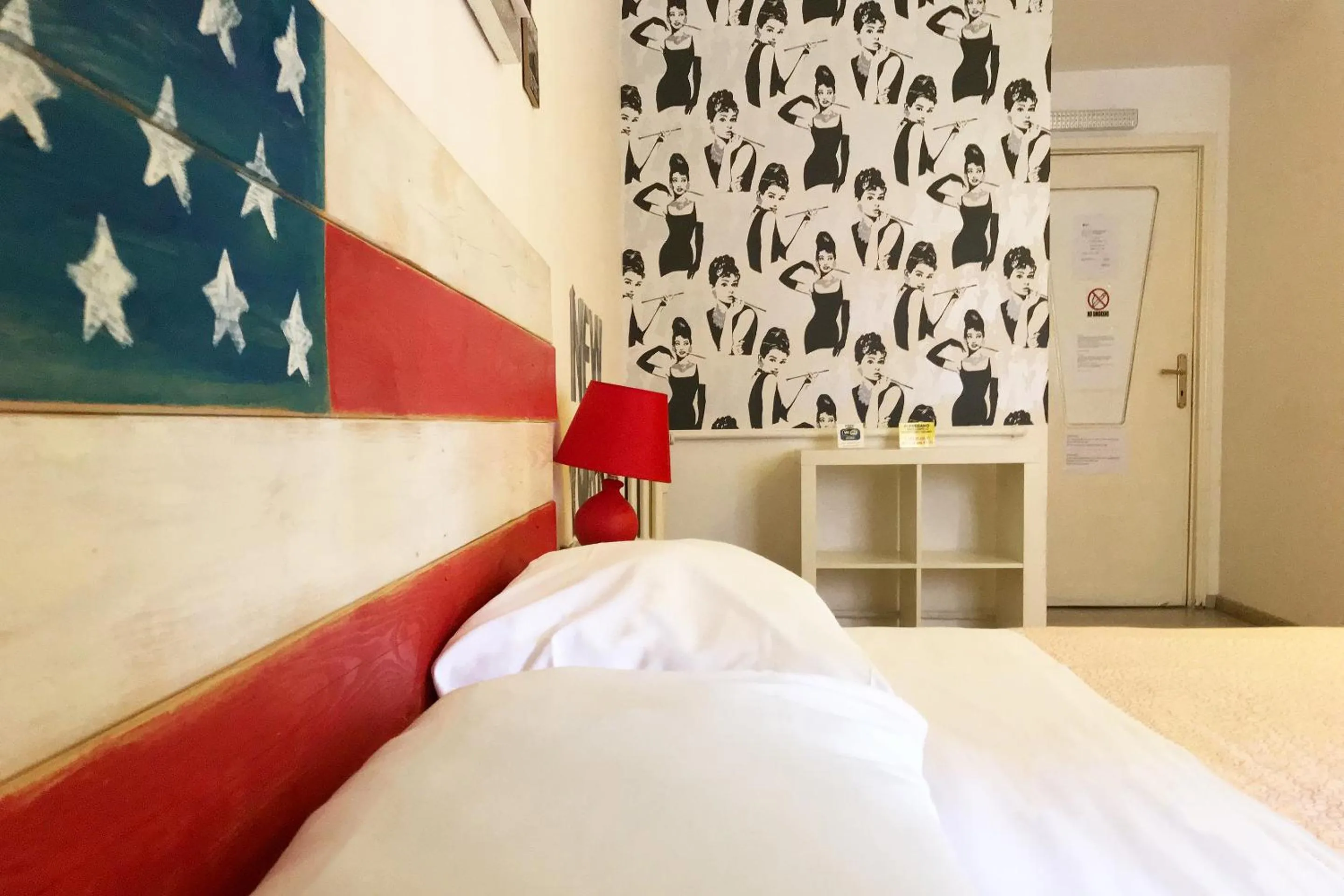 Photo of the whole room, Bed in Jet Lag Guesthouse