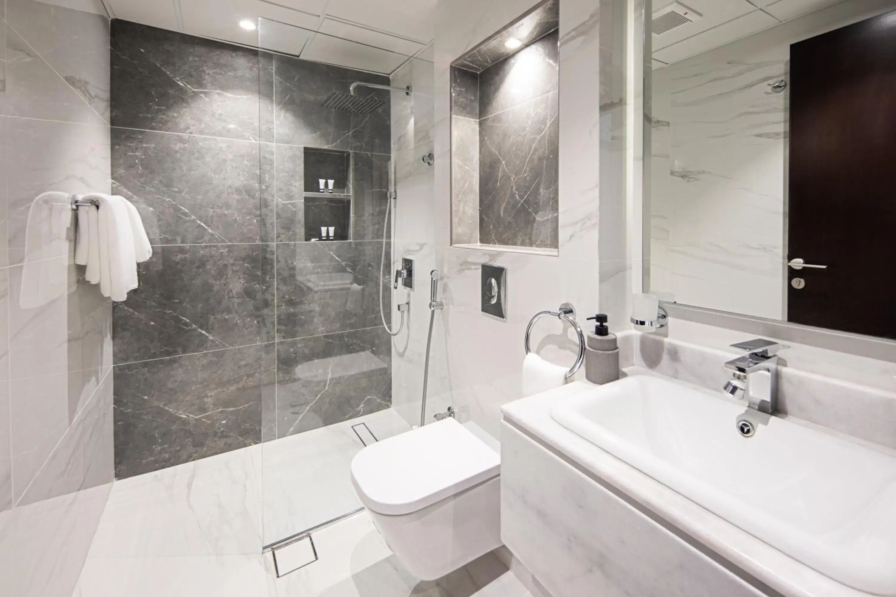 Superior Suite in Merya Hotel Apartment - Zahra Superior Suite in Merya Hotel Apartment - Zahra