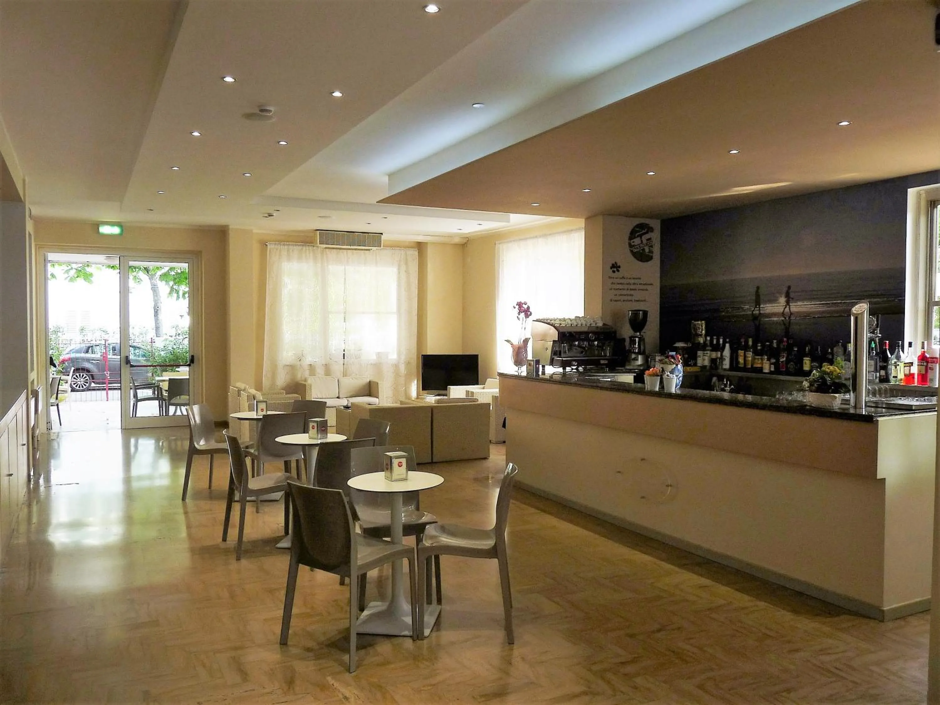 Lounge or bar in Hotel Pierre "NUOVA GESTIONE"