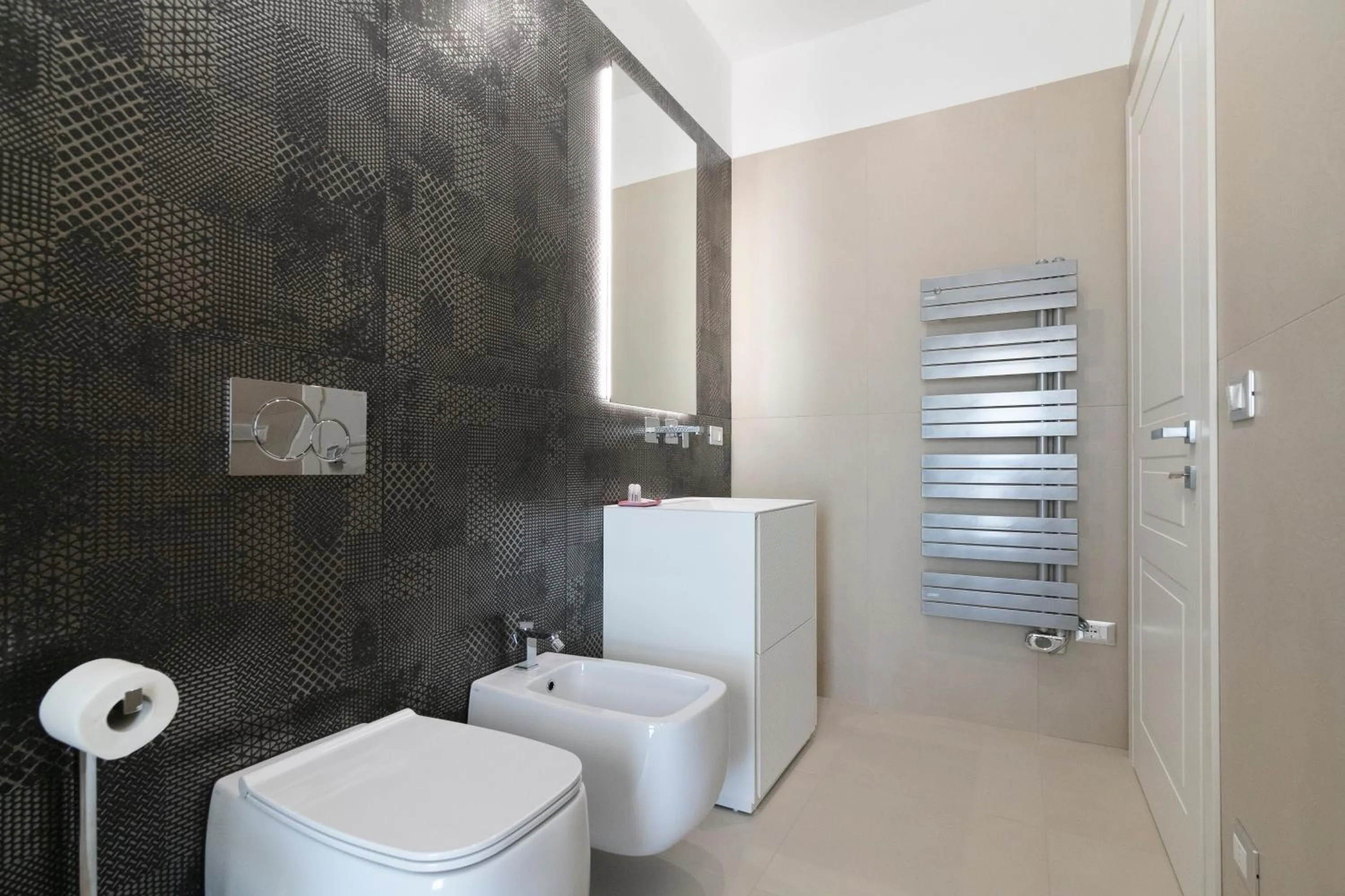 Toilet in Stellaris Apartrooms