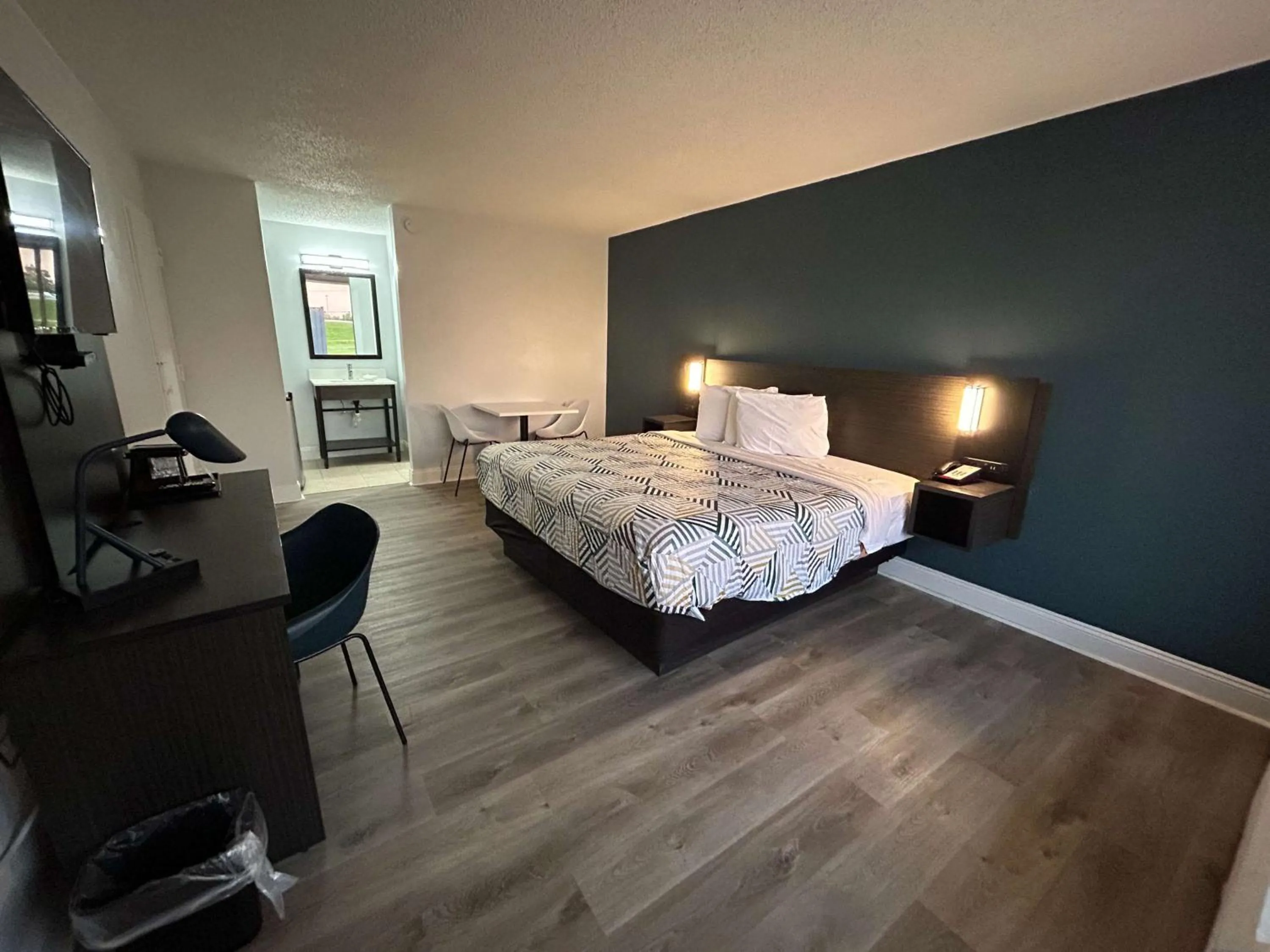 Bedroom, Bed in Calloway Inn and Suites