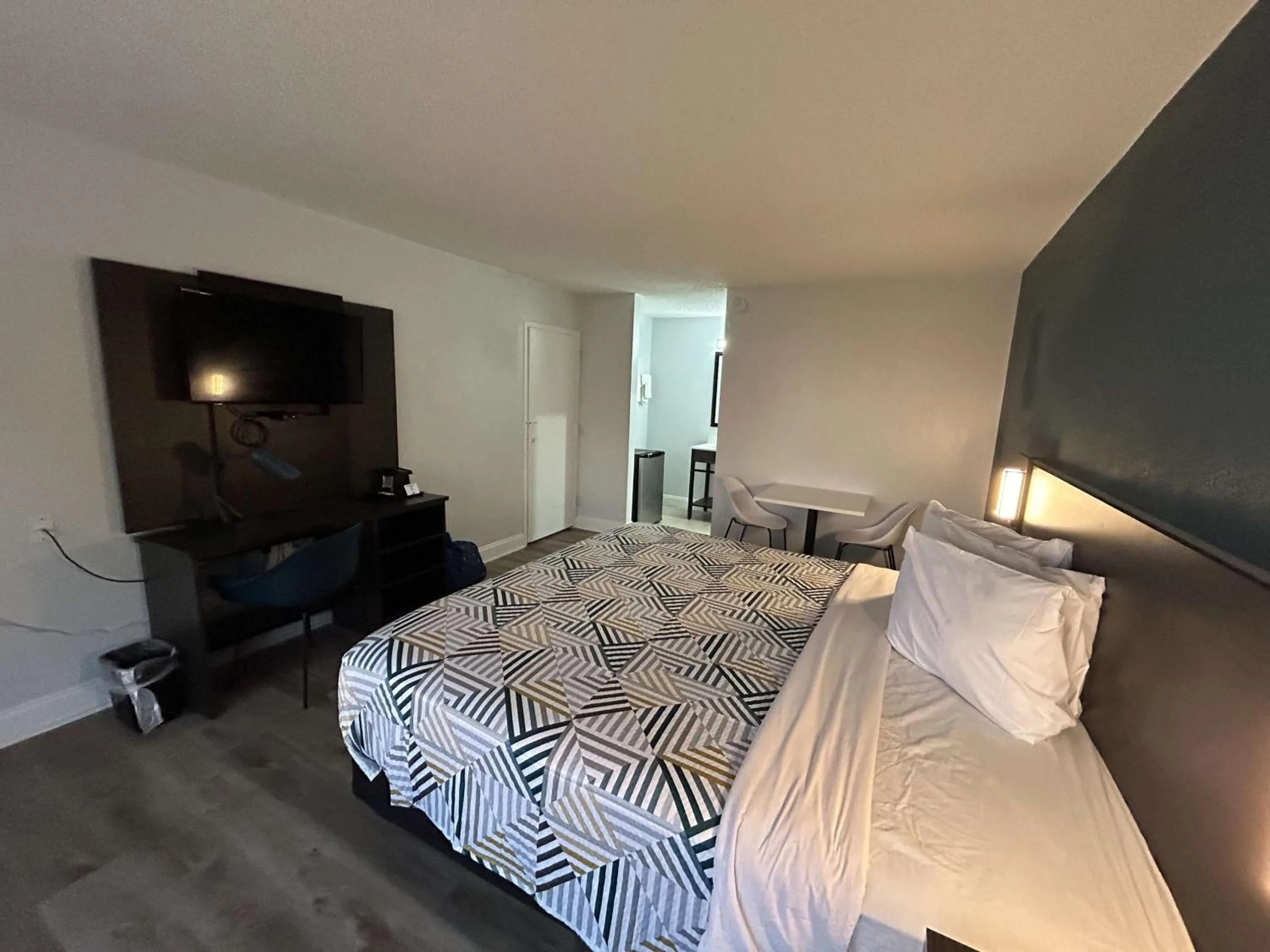 Bedroom, Bed in Calloway Inn and Suites