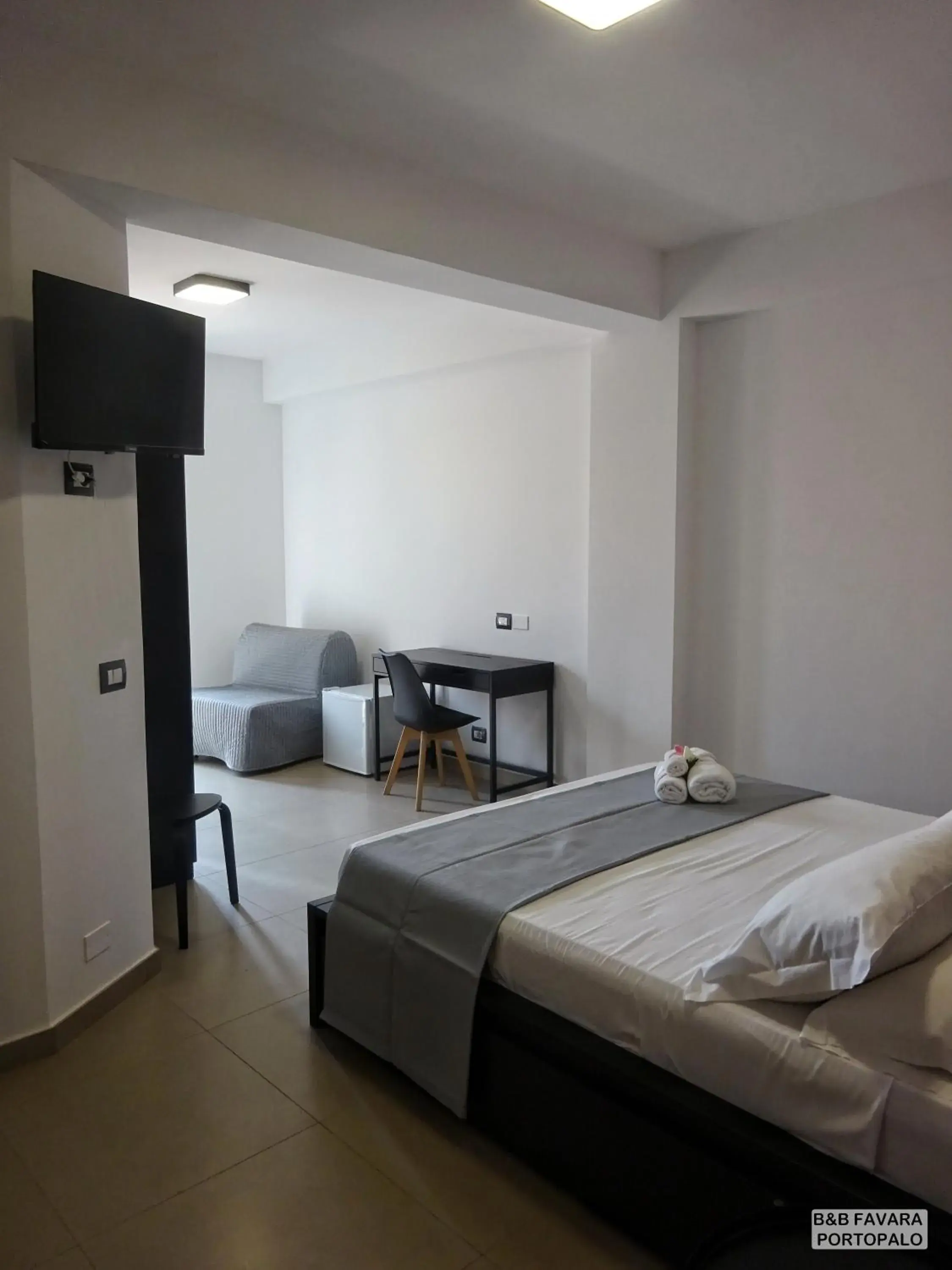 Triple Room with Balcony - single occupancy in B&B FAVARA Triple Room with Balcony - single occupancy in B&B FAVARA
