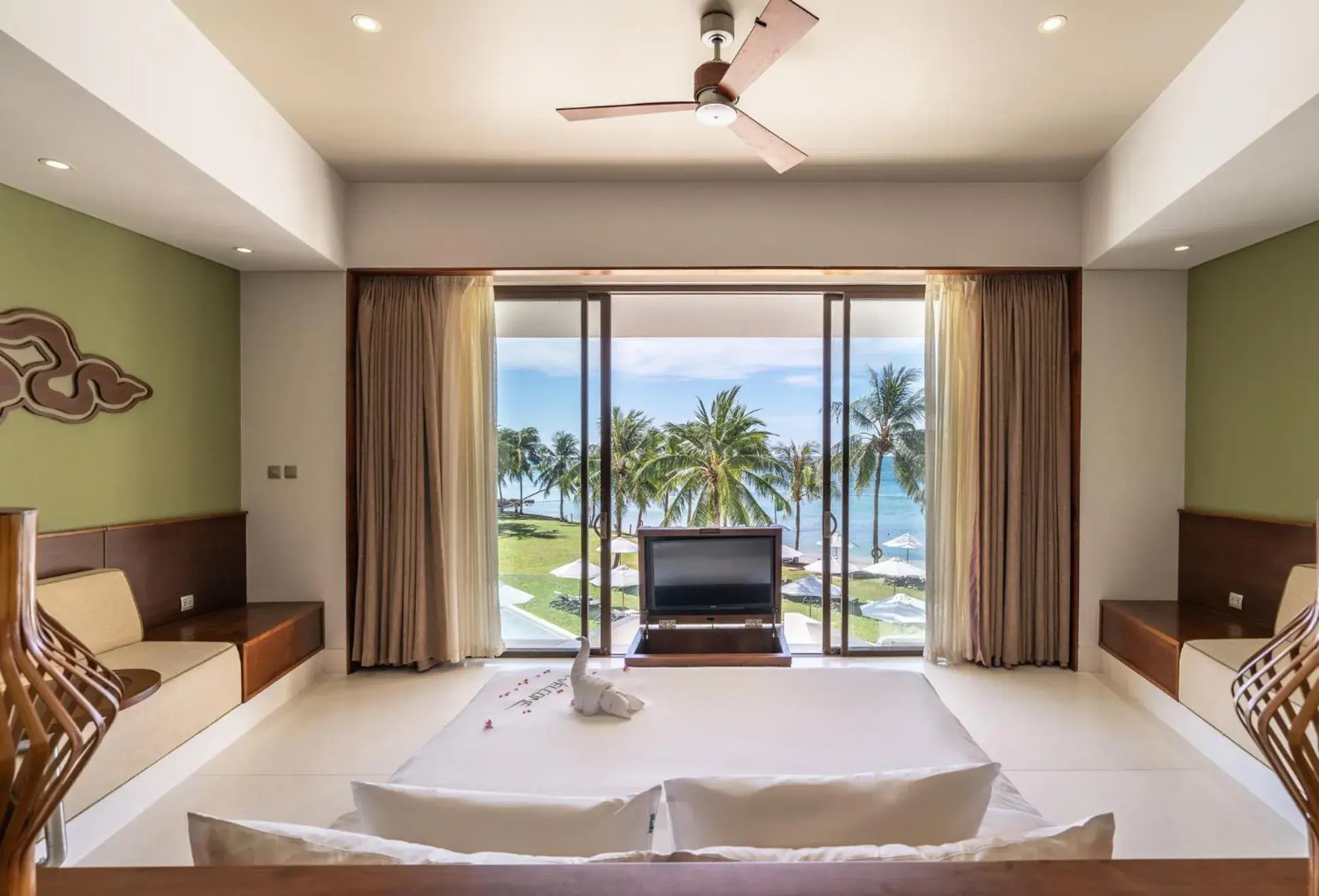 Bed in The Shells Resort & Spa Phu Quoc Bed in The Shells Resort & Spa Phu Quoc