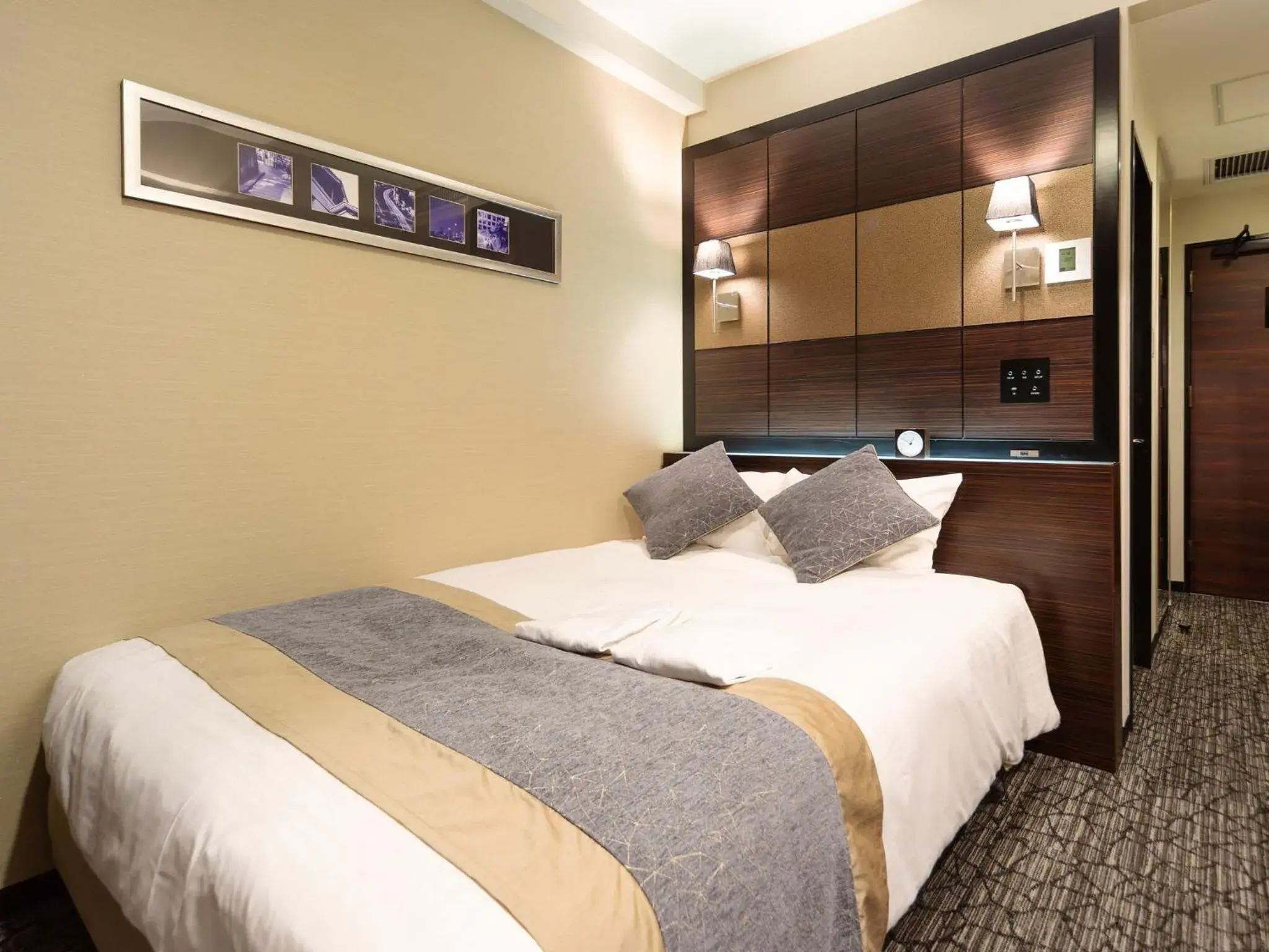 Photo of the whole room, Bed in Hotel Wing International Premium Tokyo Yotsuya Photo of the whole room, Bed in Hotel Wing International Premium Tokyo Yotsuya