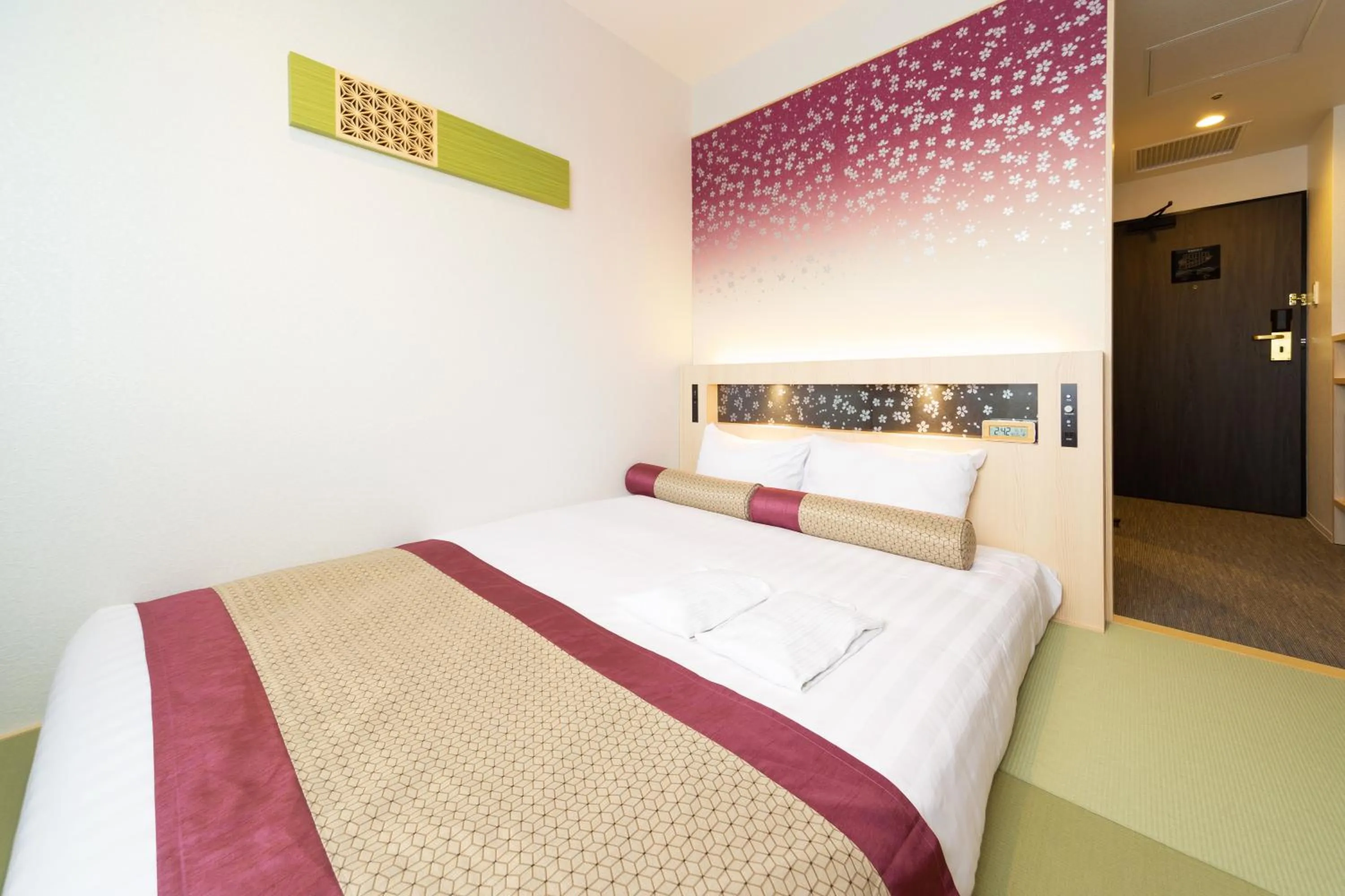 Photo of the whole room, Bed in Hotel Wing International Premium Tokyo Yotsuya