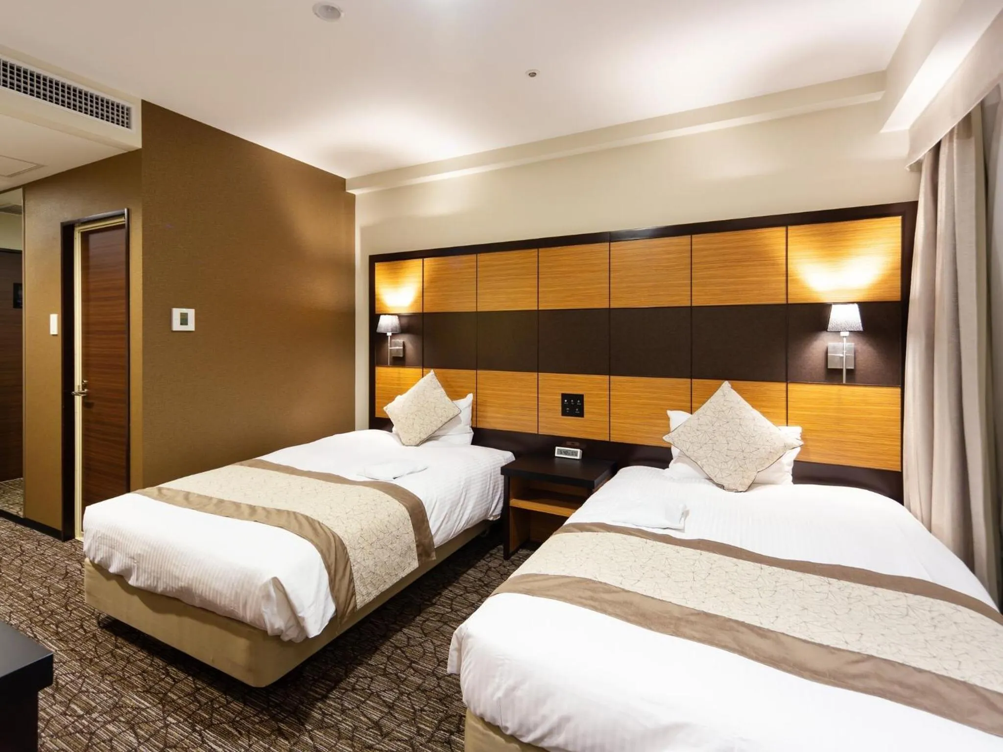 Photo of the whole room, Bed in Hotel Wing International Premium Tokyo Yotsuya