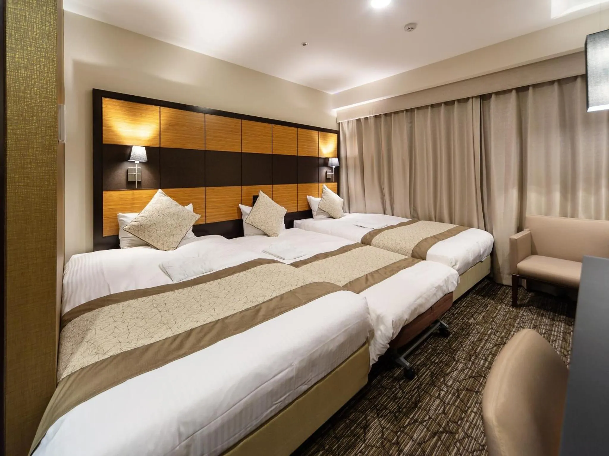 Photo of the whole room, Bed in Hotel Wing International Premium Tokyo Yotsuya