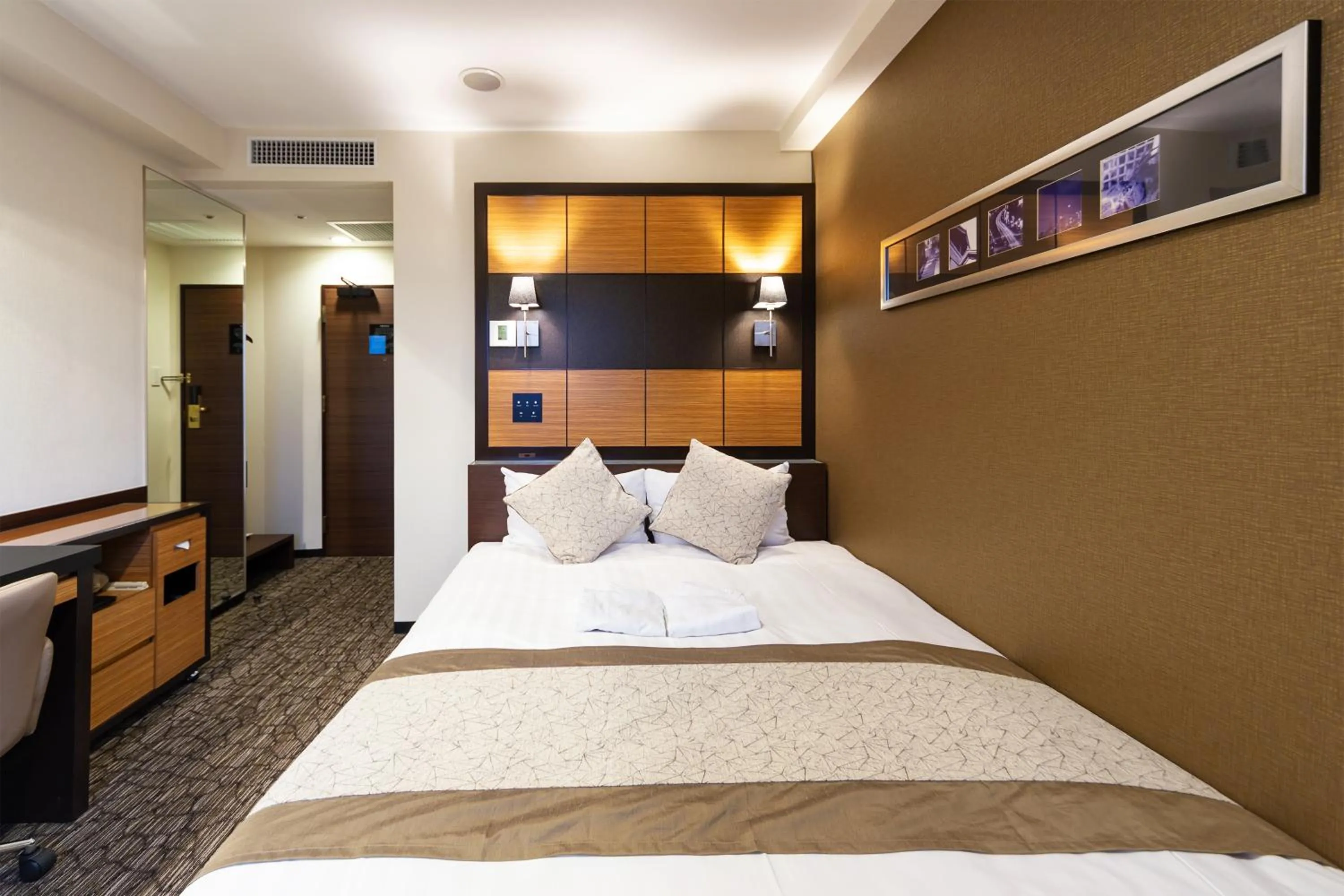 Photo of the whole room, Bed in Hotel Wing International Premium Tokyo Yotsuya