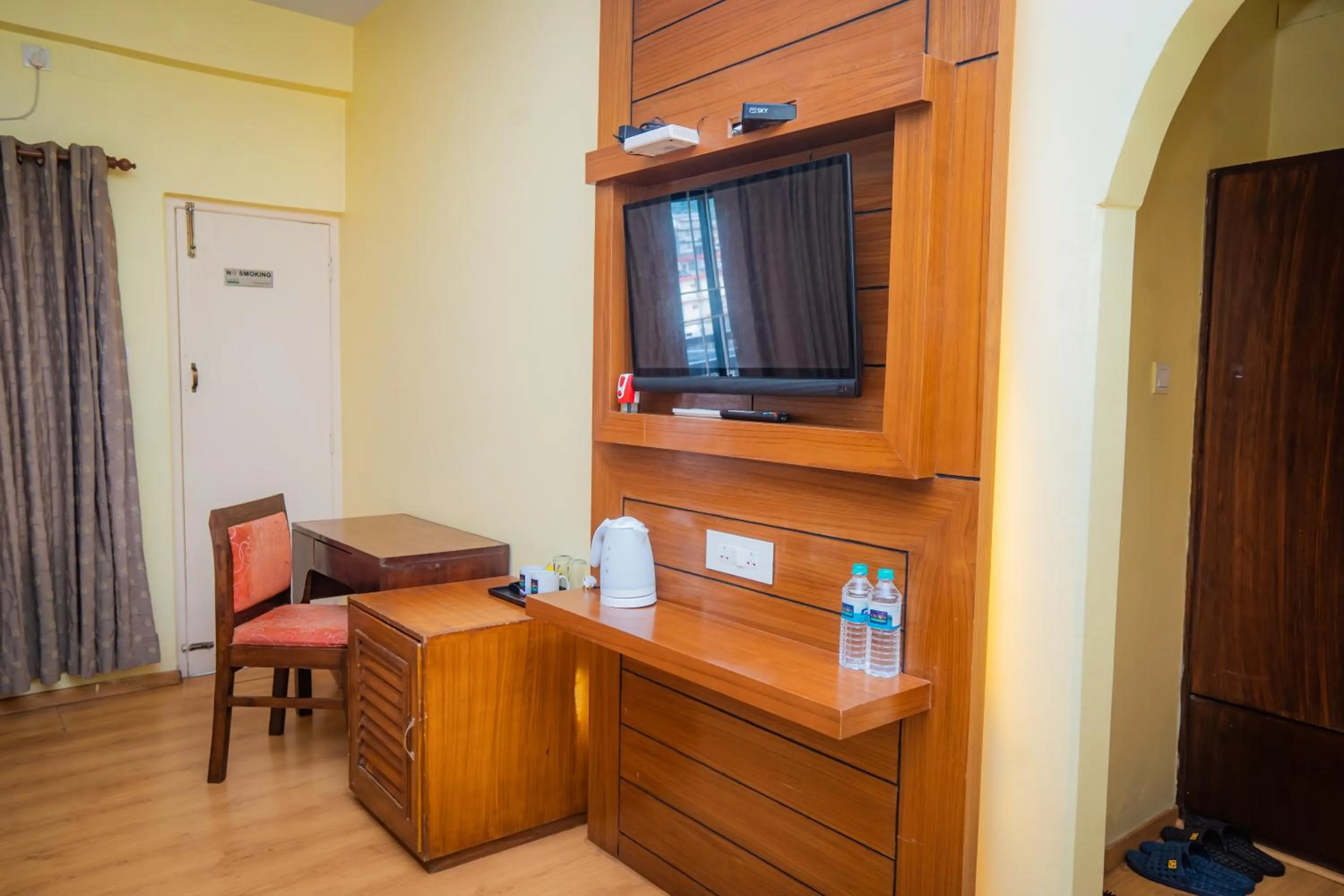 TV and multimedia in Hotel Crown Himalayas