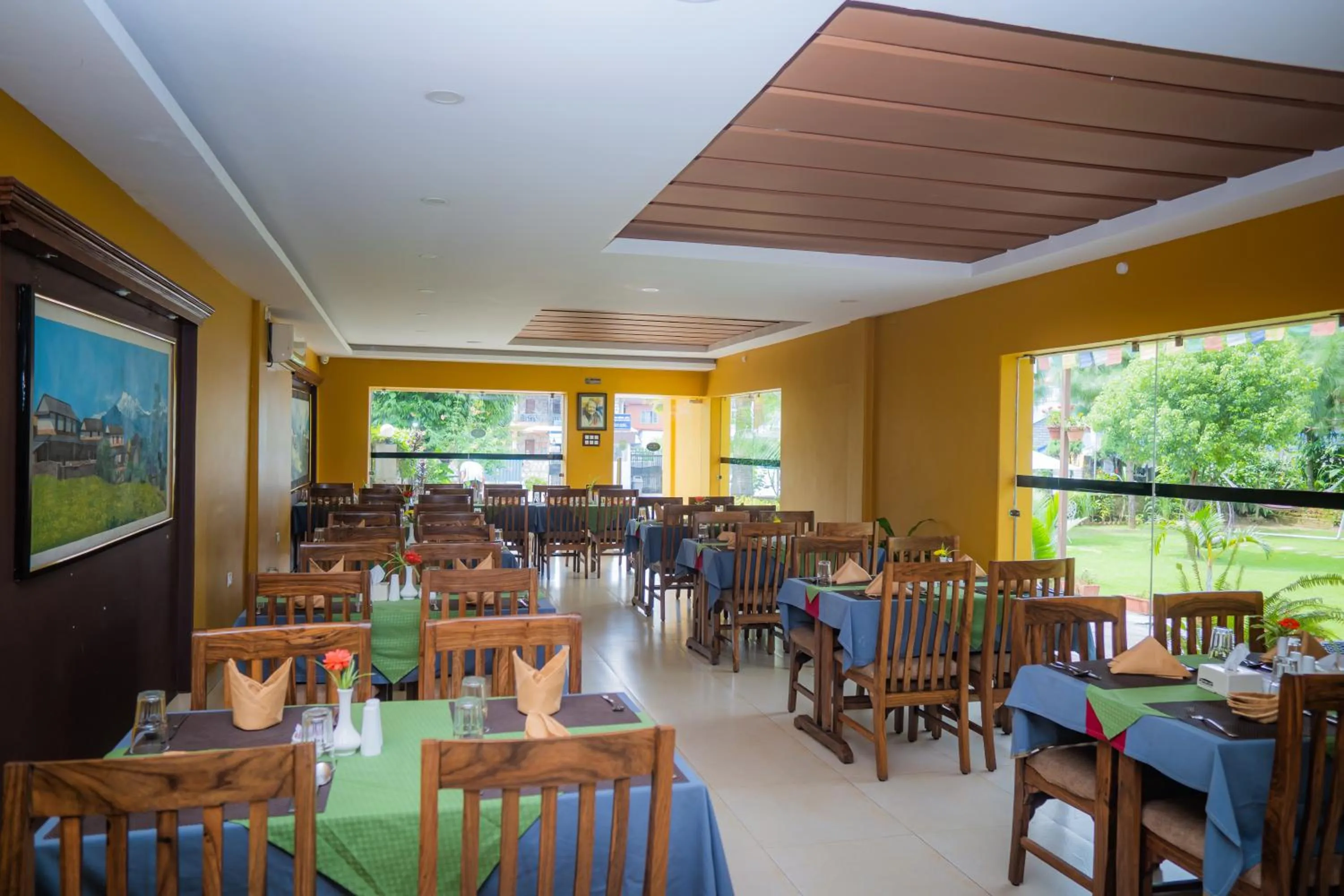 Restaurant/places to eat in Hotel Crown Himalayas