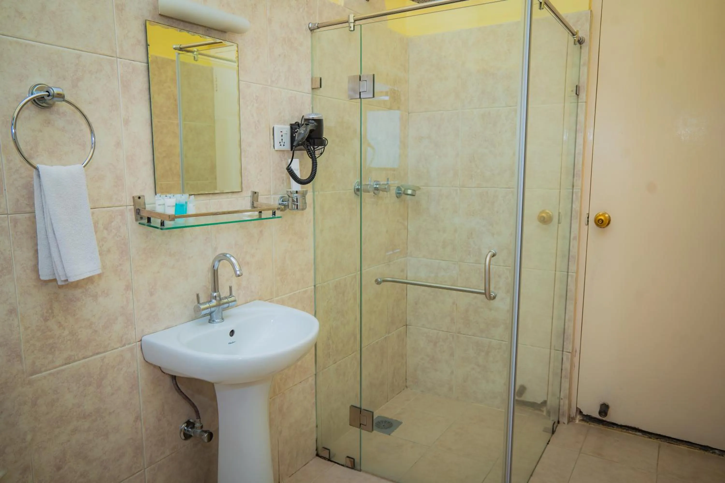 Bathroom in Hotel Crown Himalayas