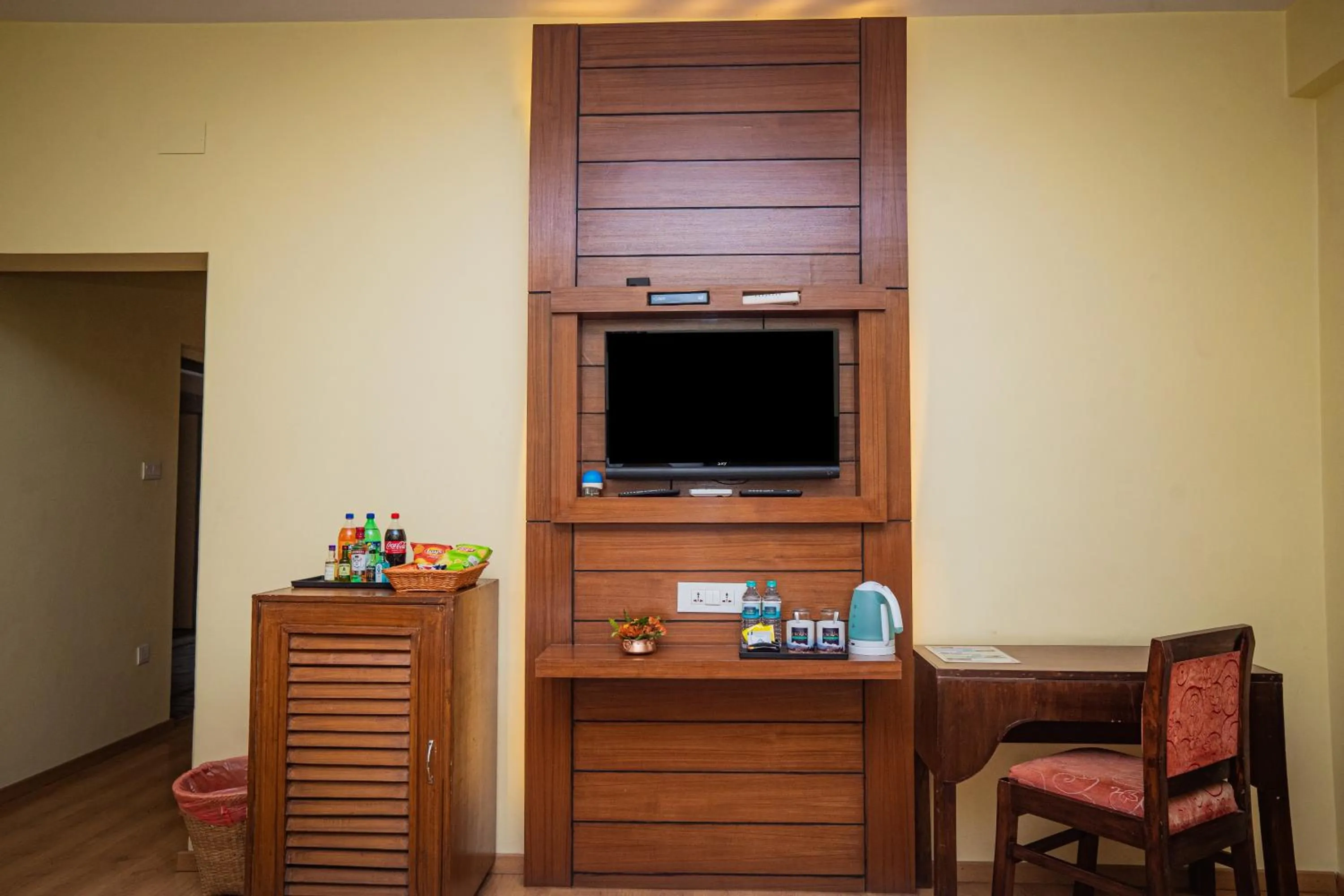 TV and multimedia in Hotel Crown Himalayas