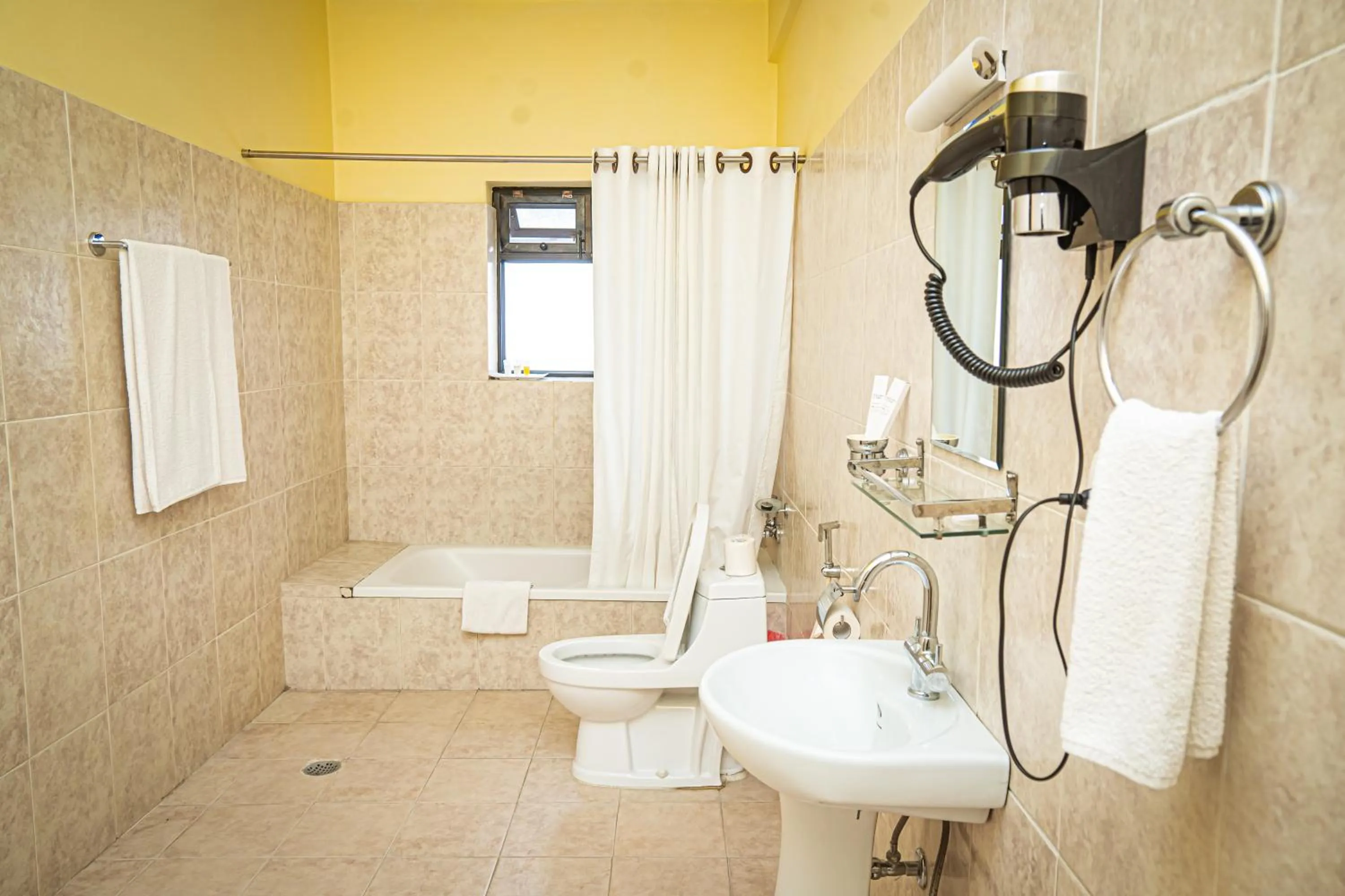 Bathroom in Hotel Crown Himalayas