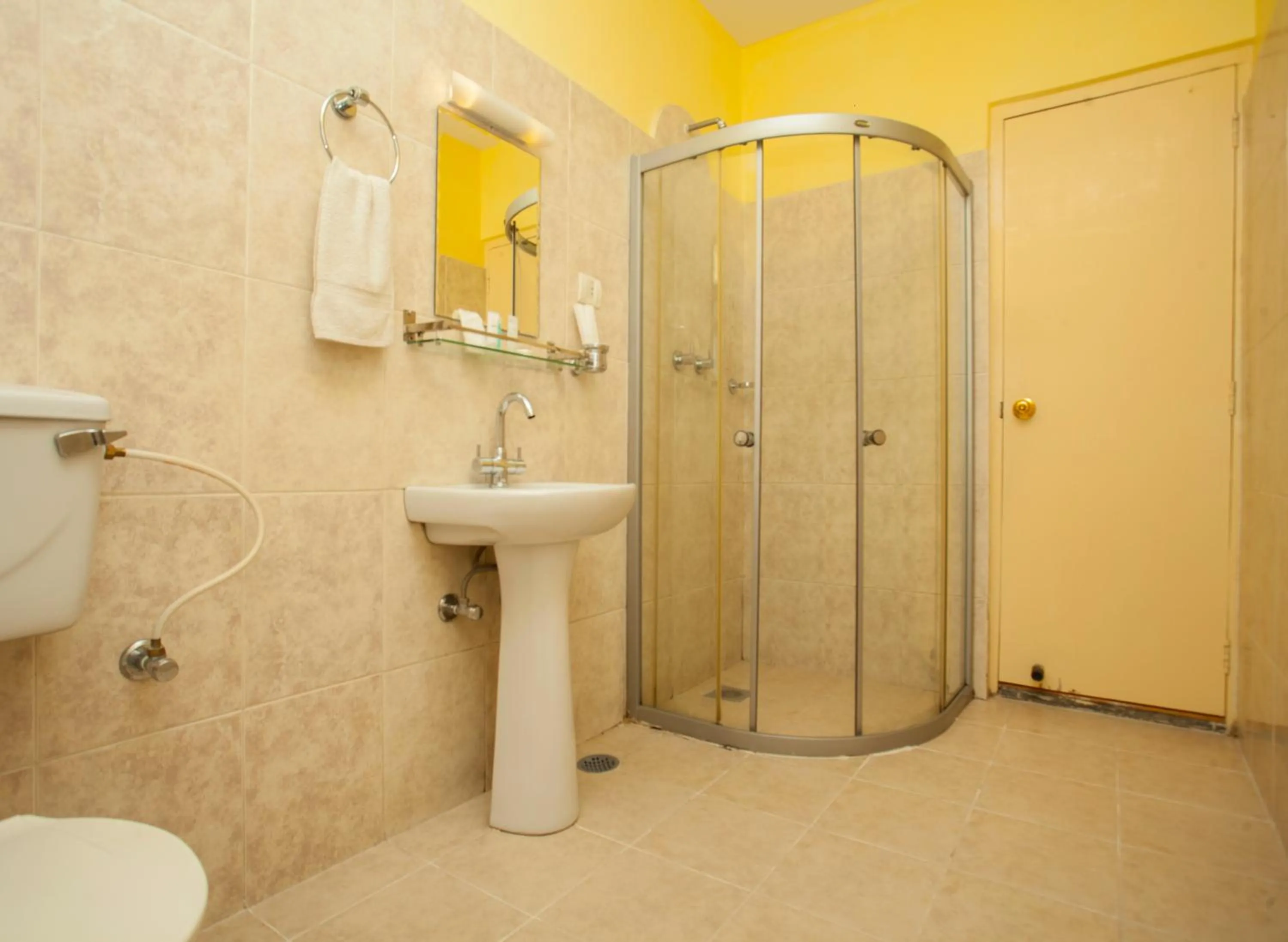 Shower in Hotel Crown Himalayas