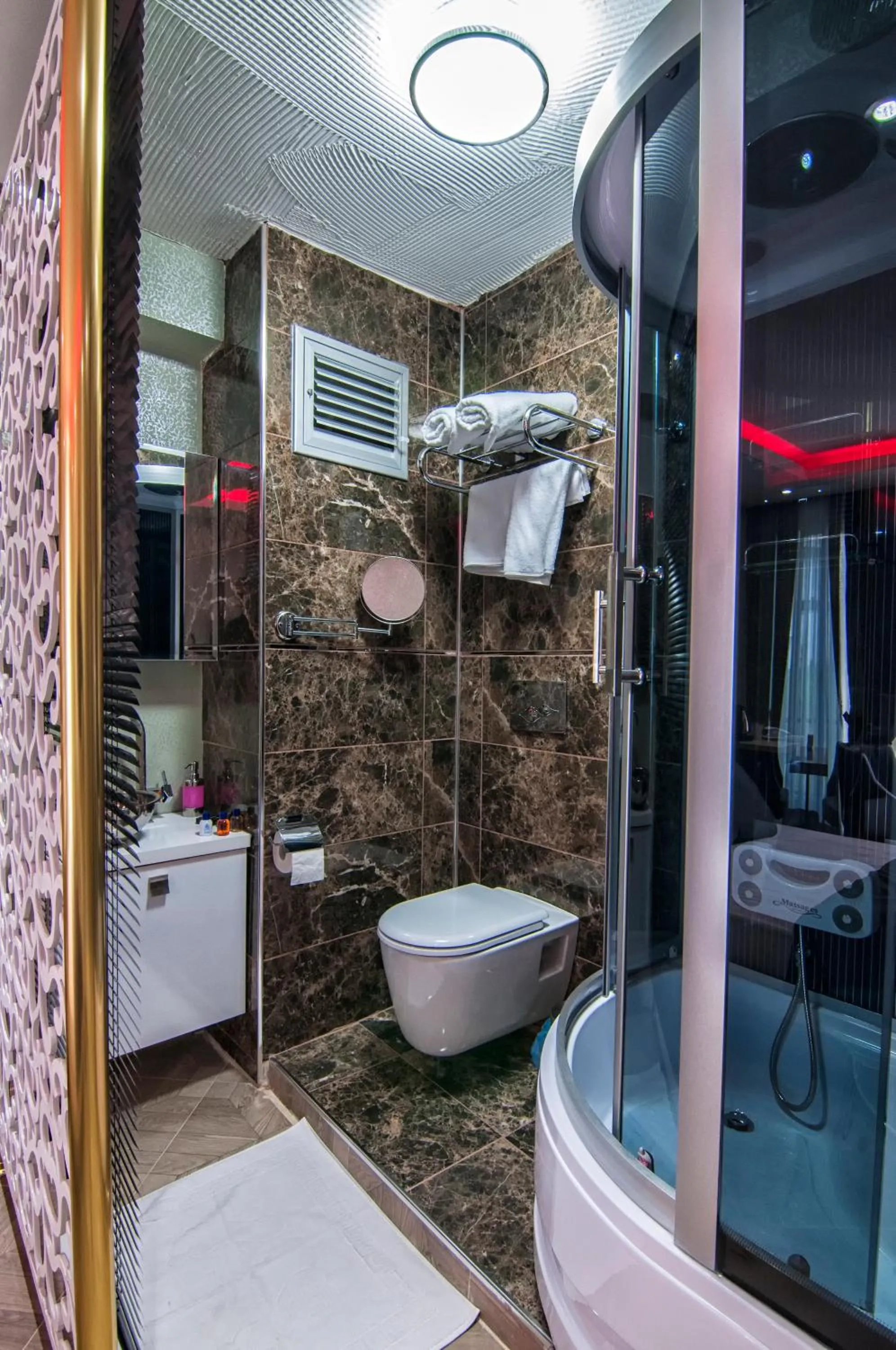 Shower in Ag Şişli Hotel